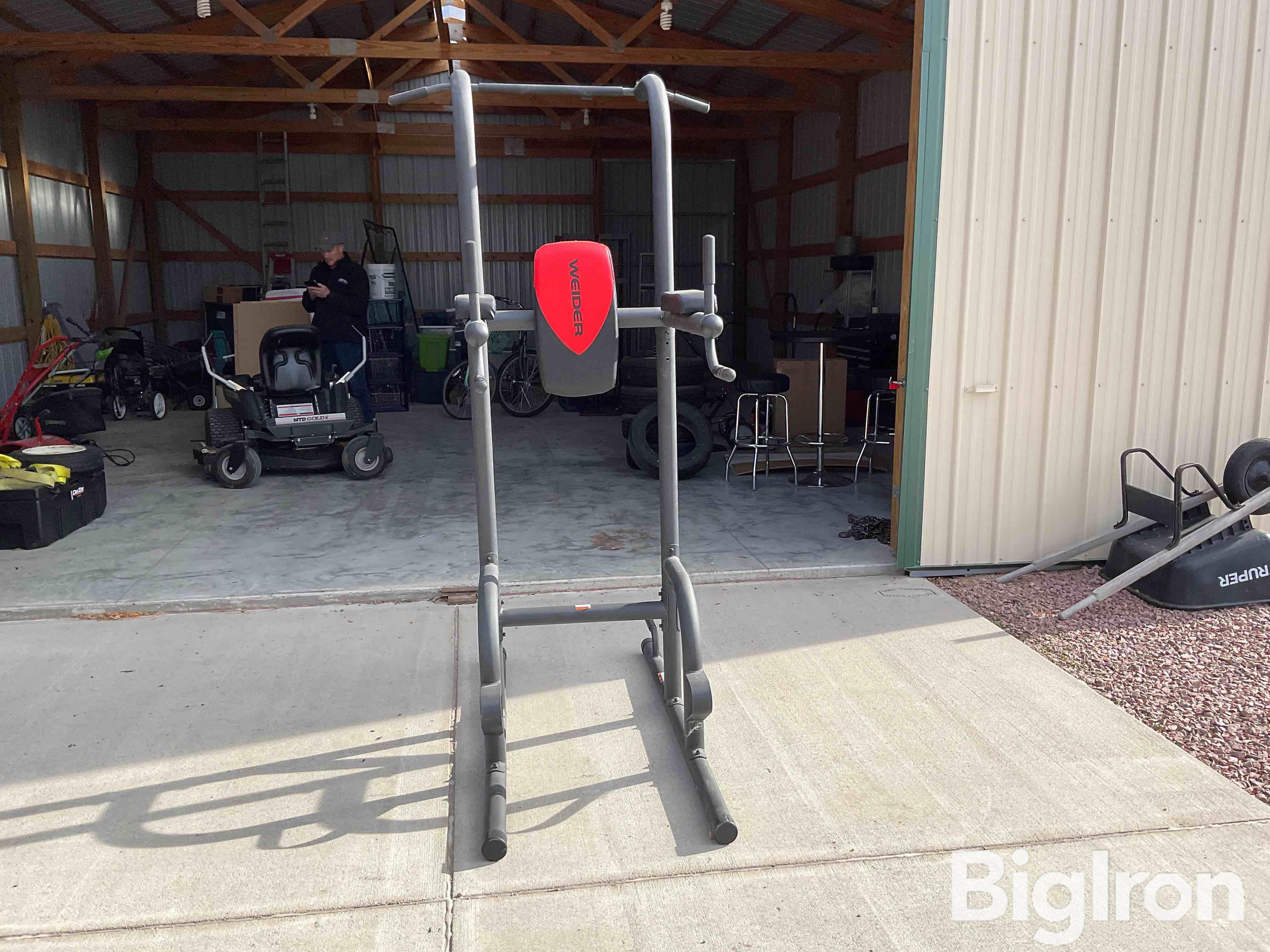 Weider Power Tower W Pull up Bar BigIron Auctions