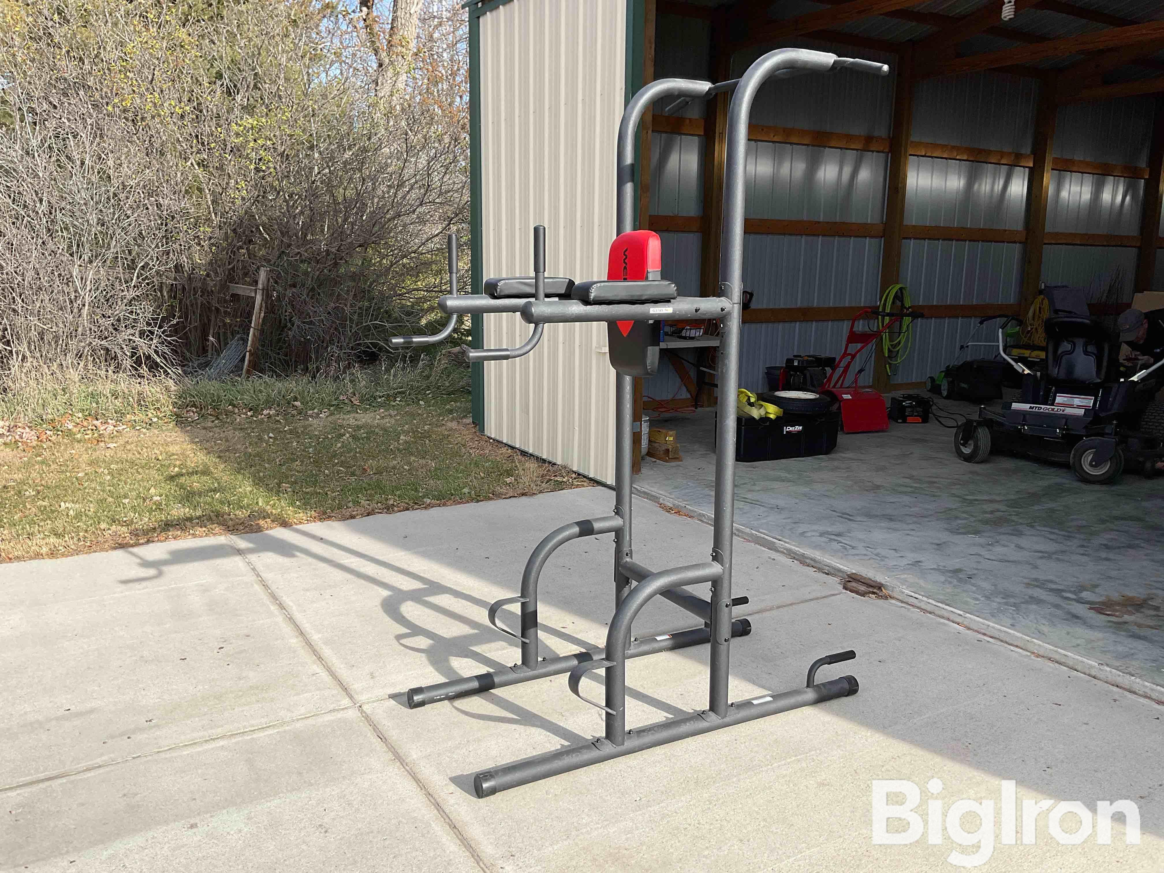 Weider Power Tower W Pull up Bar BigIron Auctions