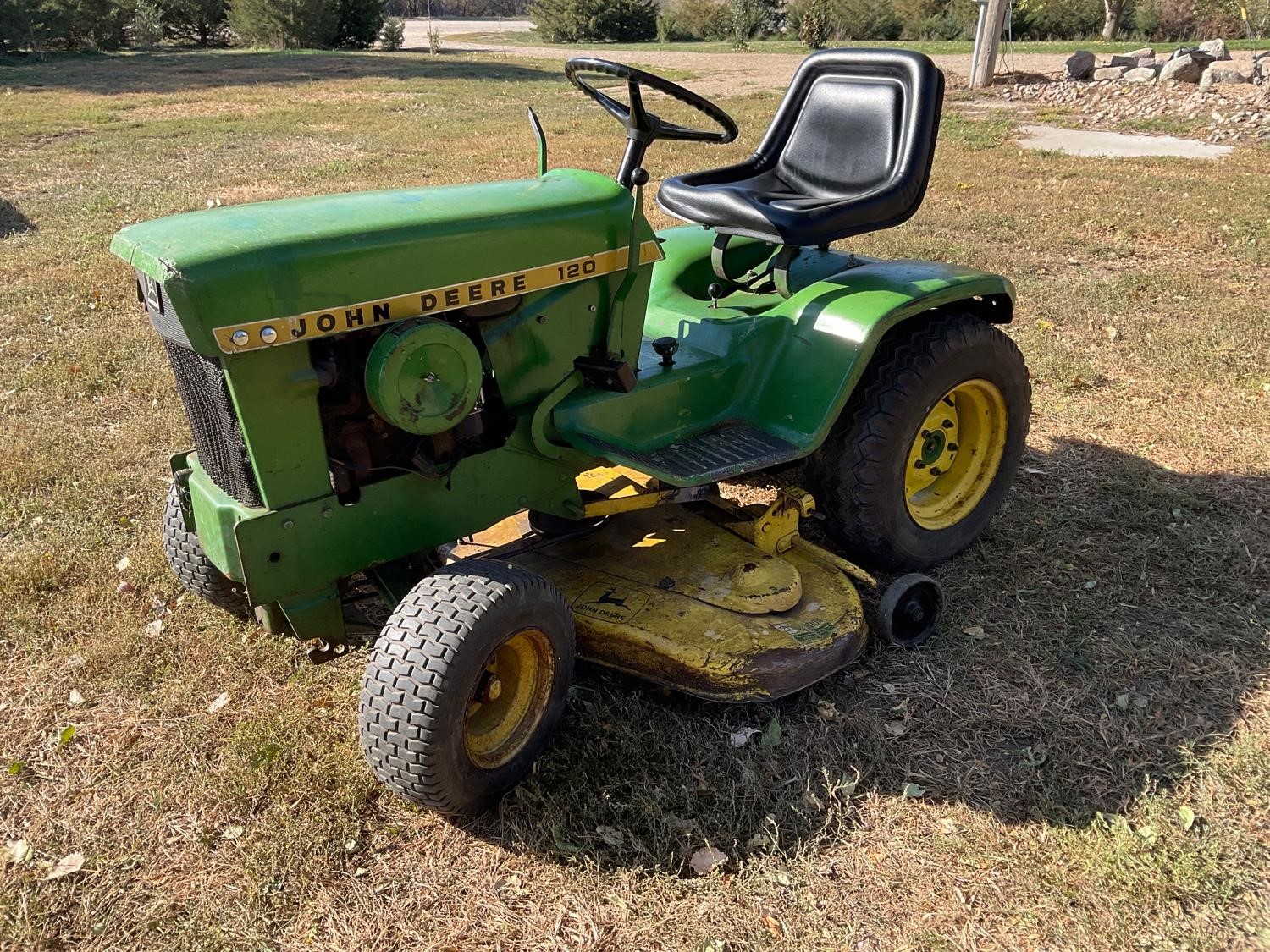 John deere 120 on sale lawn tractor