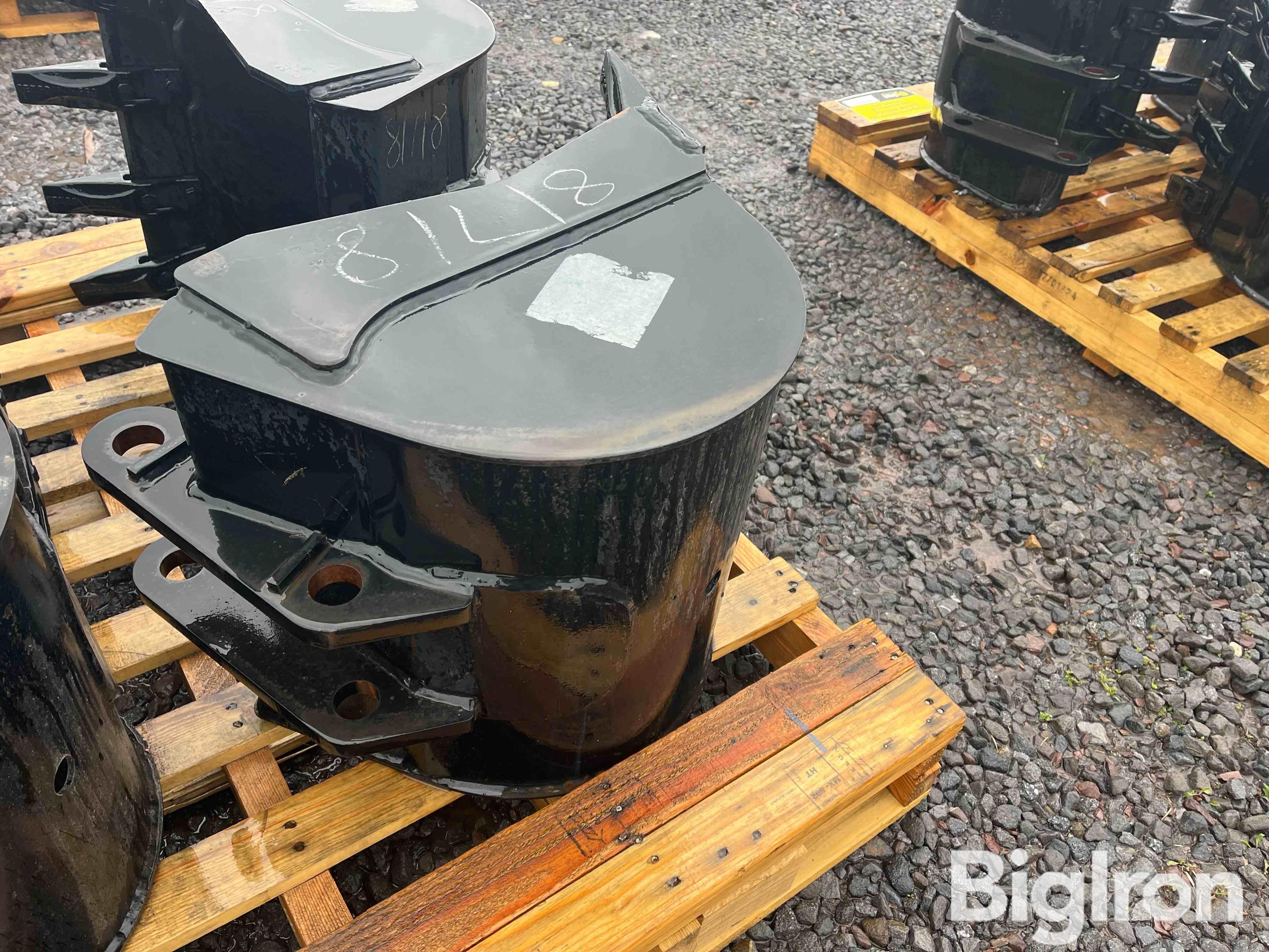 Mahindra 81718 Backhoe Buckets BigIron Auctions