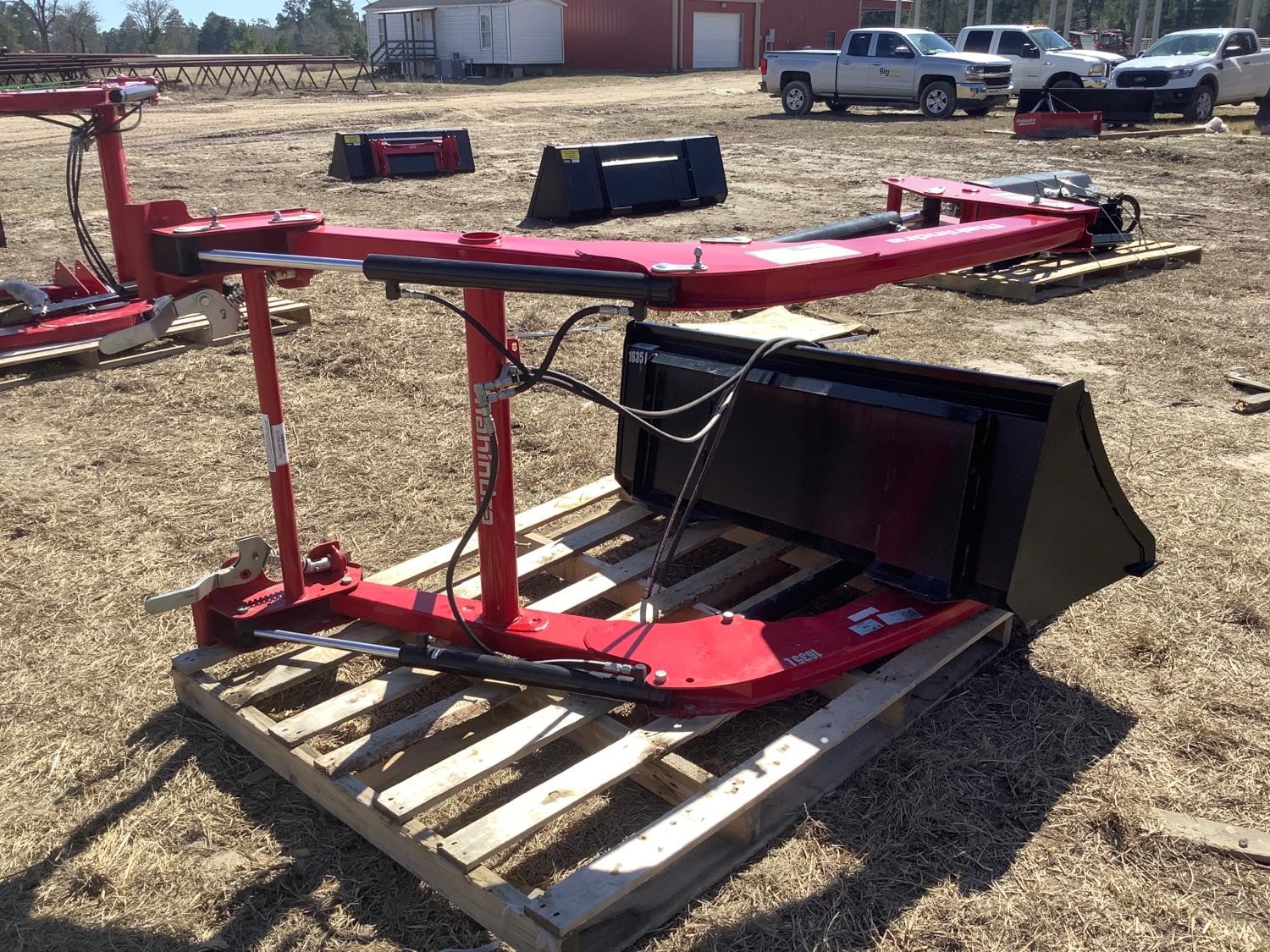 Mahindra 1635L Loader W/64