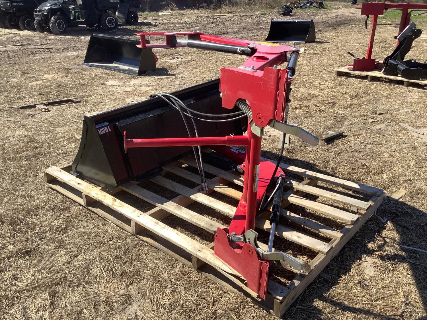 Mahindra 1635L Loader W/64