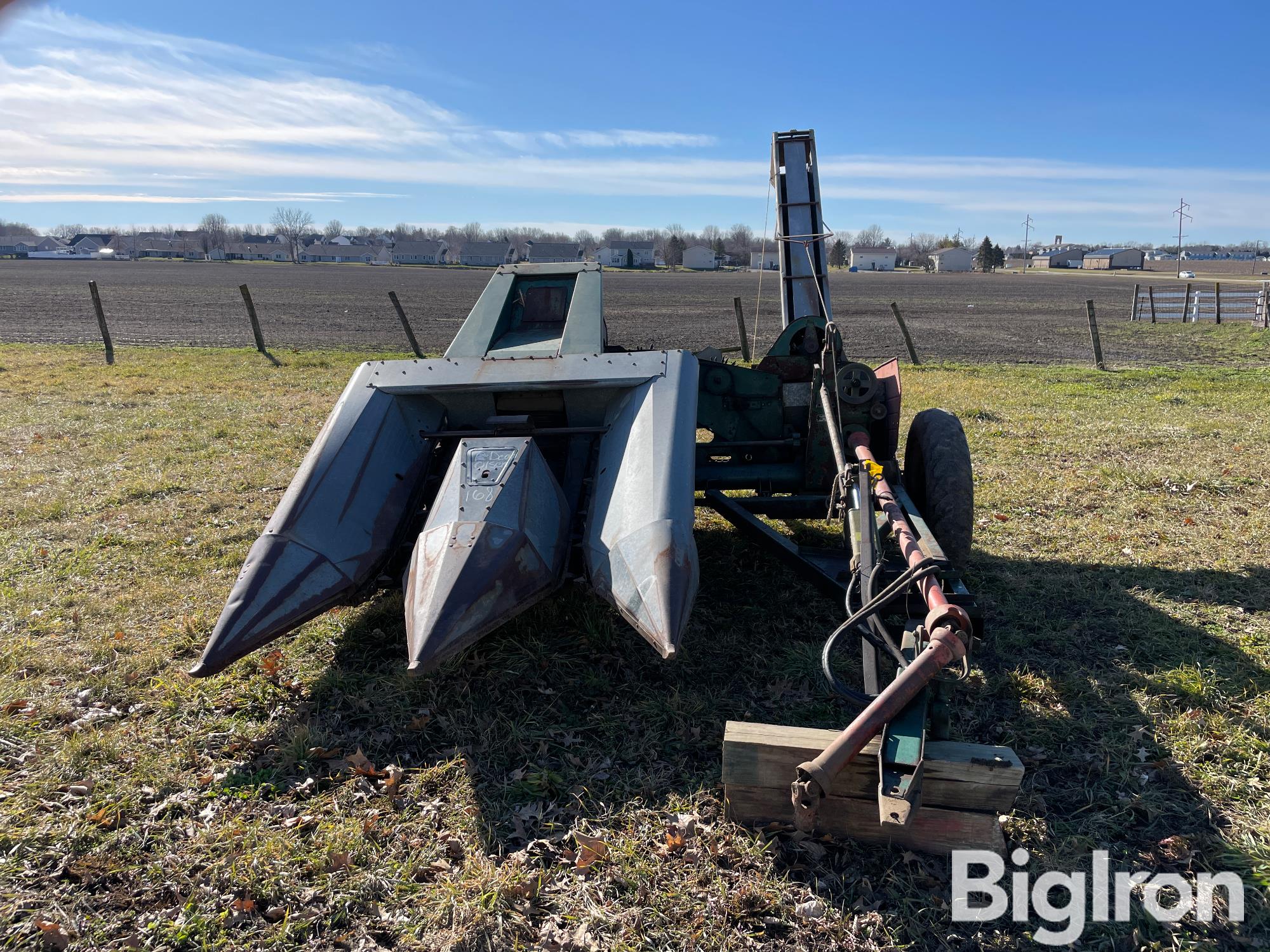 New Idea 327 2R30 Corn Picker BigIron Auctions   Newidea327combine 22cb201651d049a9b4ab958c842a6961 