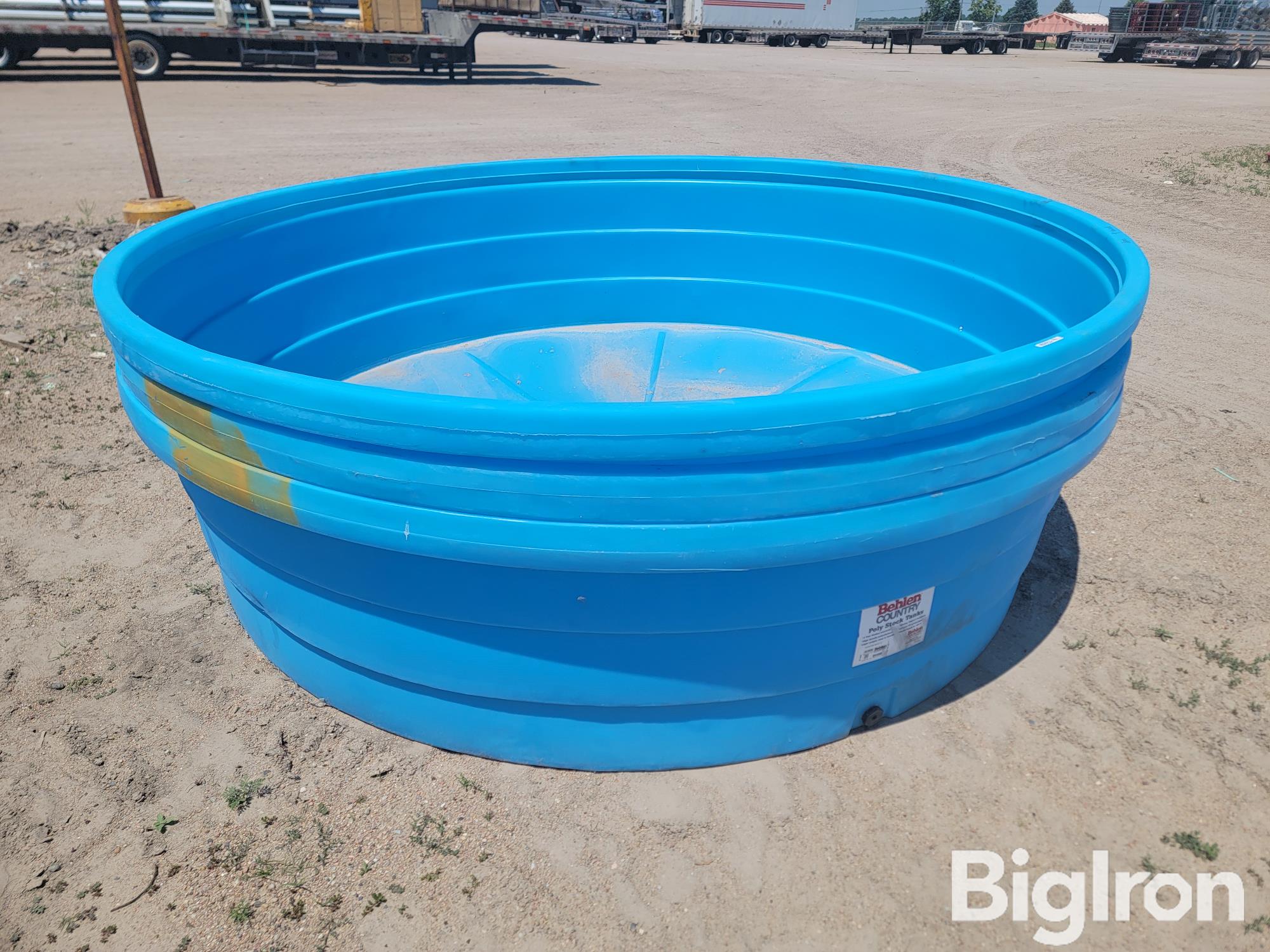 Blue plastic tank (6ft x 4ft x 2ft = 980l)