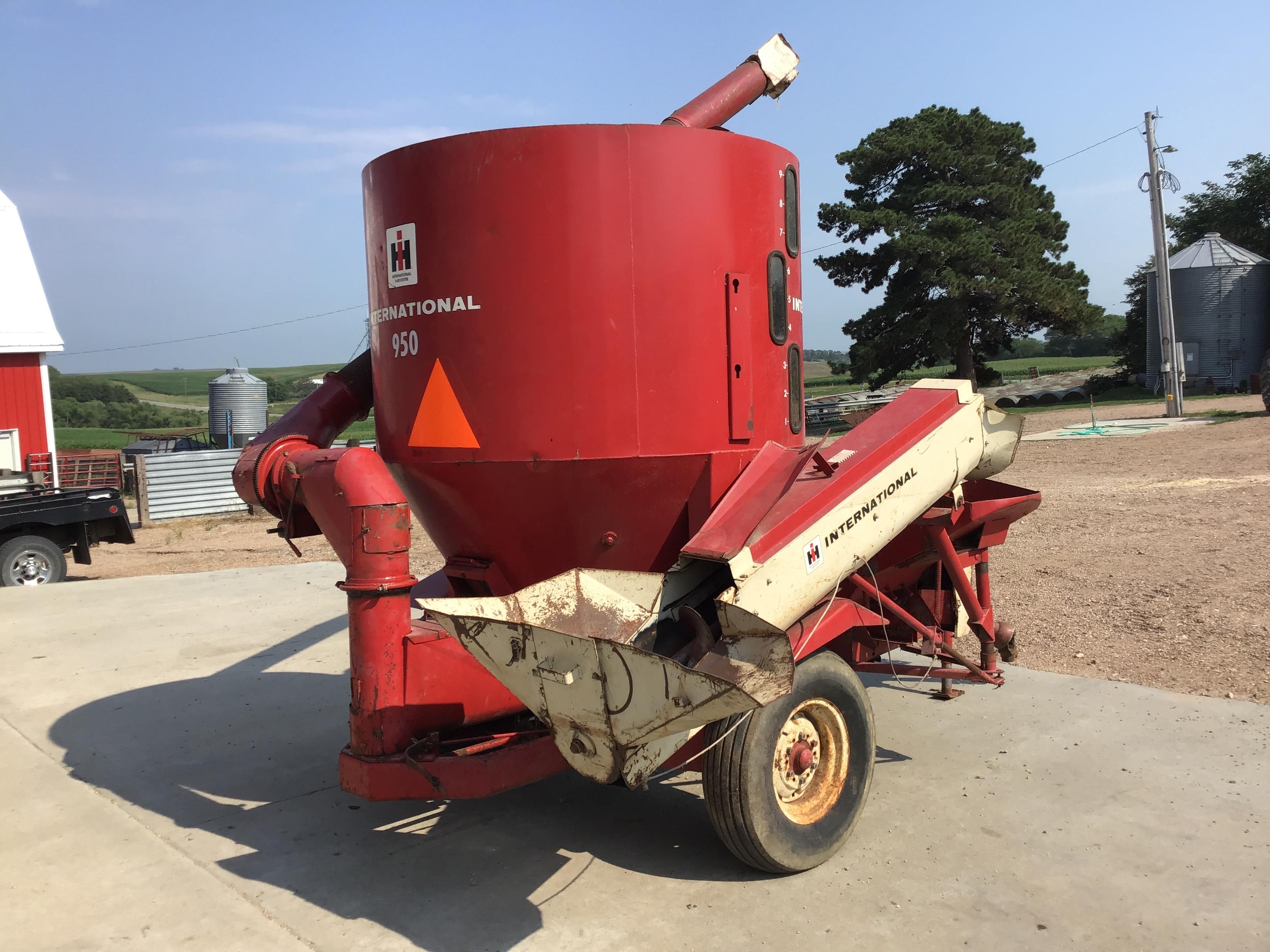 International 950 Grinder Mixer BigIron Auctions