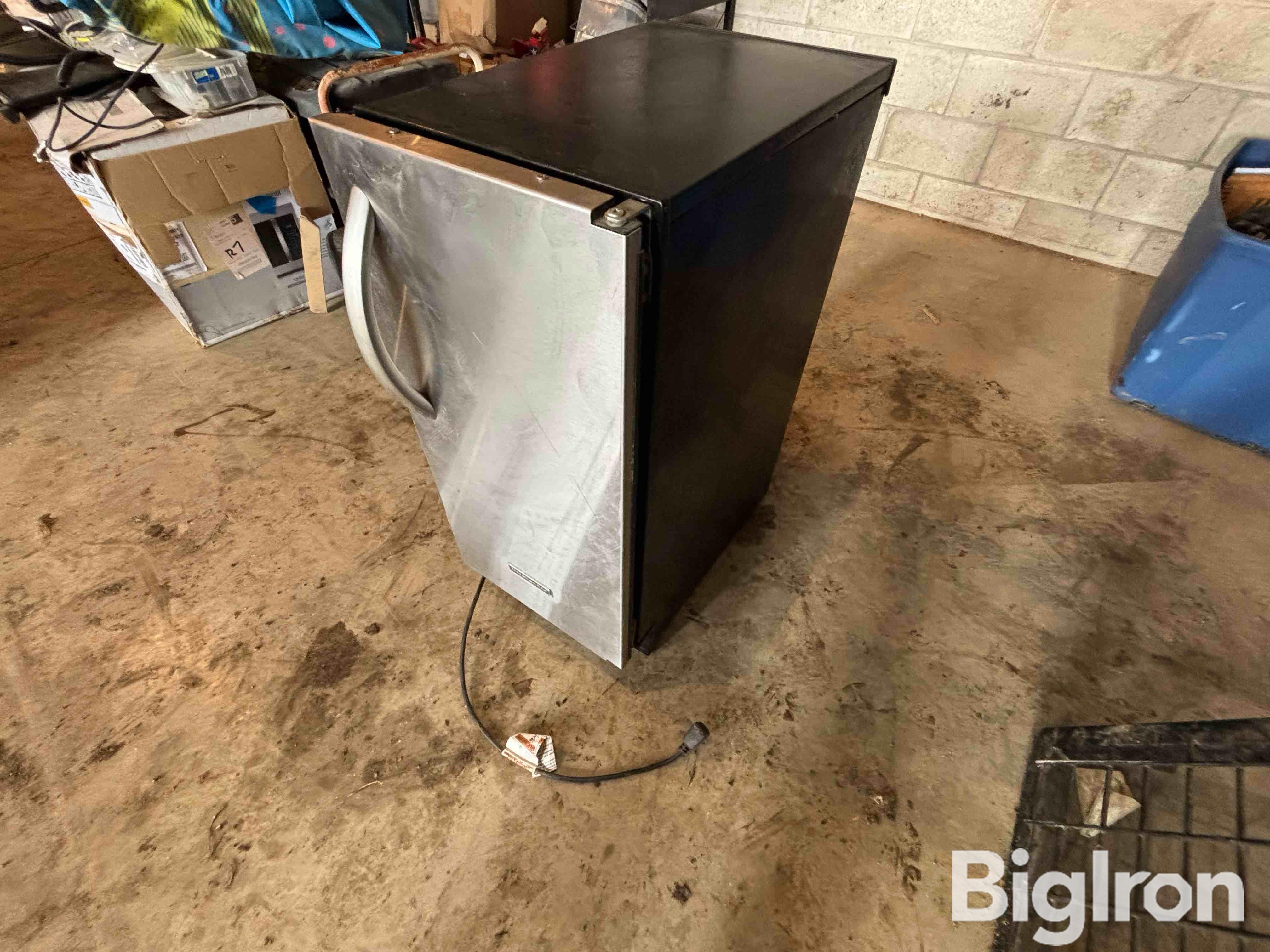 Kitchen Aid Stainless Steel Ice Maker BigIron Auctions   Kitchenaidicemaker 1ac6cb9a21204ca58be74dcb93990473 