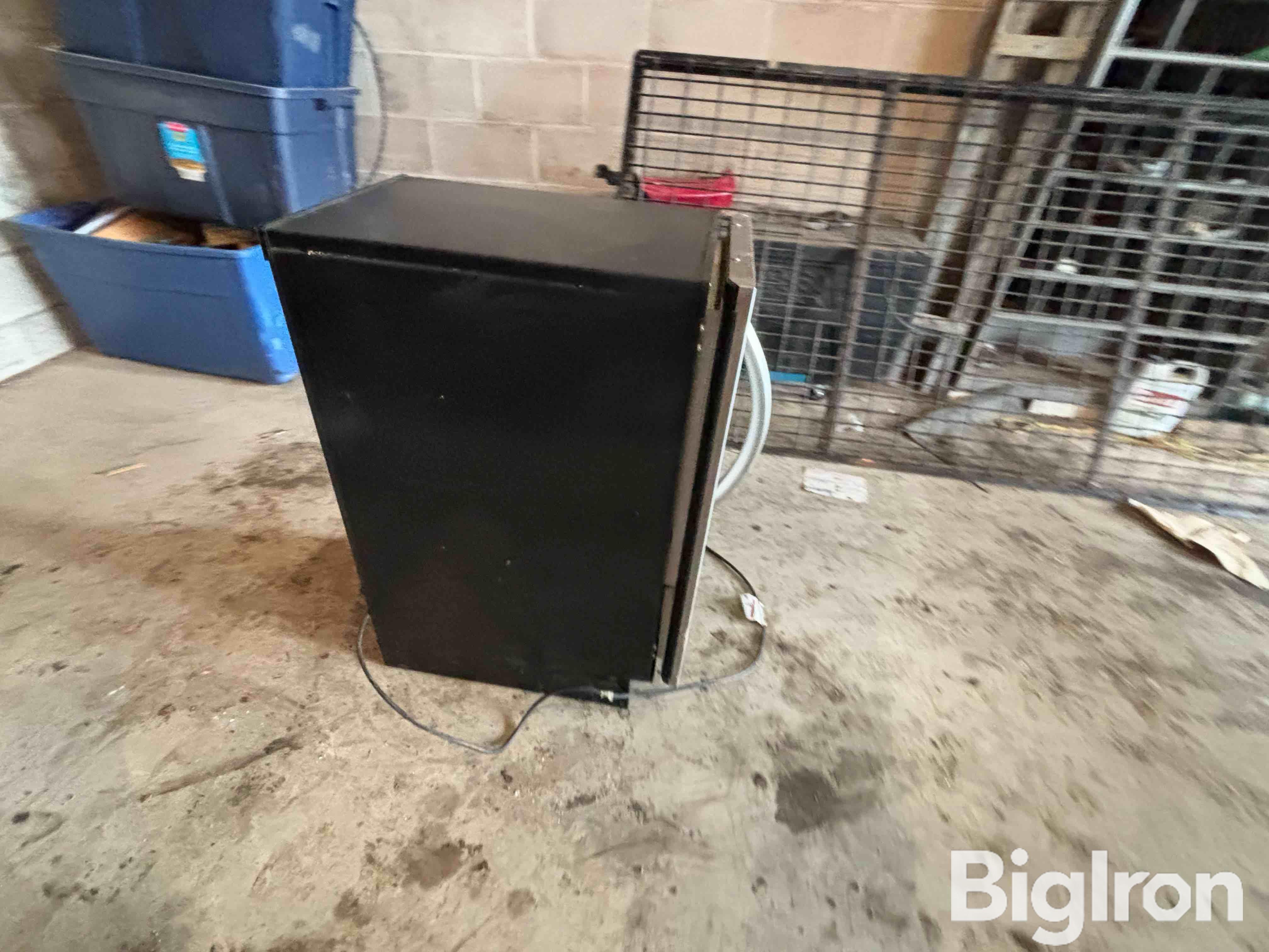 Kitchen Aid Stainless Steel Ice Maker BigIron Auctions   Kitchenaidicemaker 9438c6374cfa411787154e5eda533fbb 