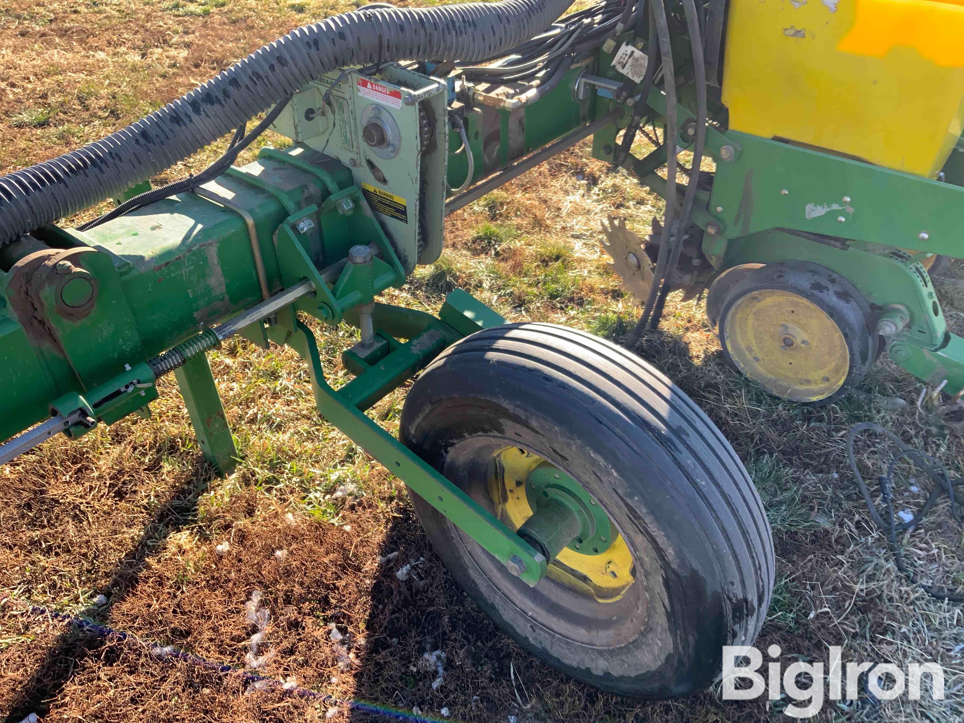 John Deere 7300 Maxemerge 2 Seed Planter Bigiron Auctions 0991