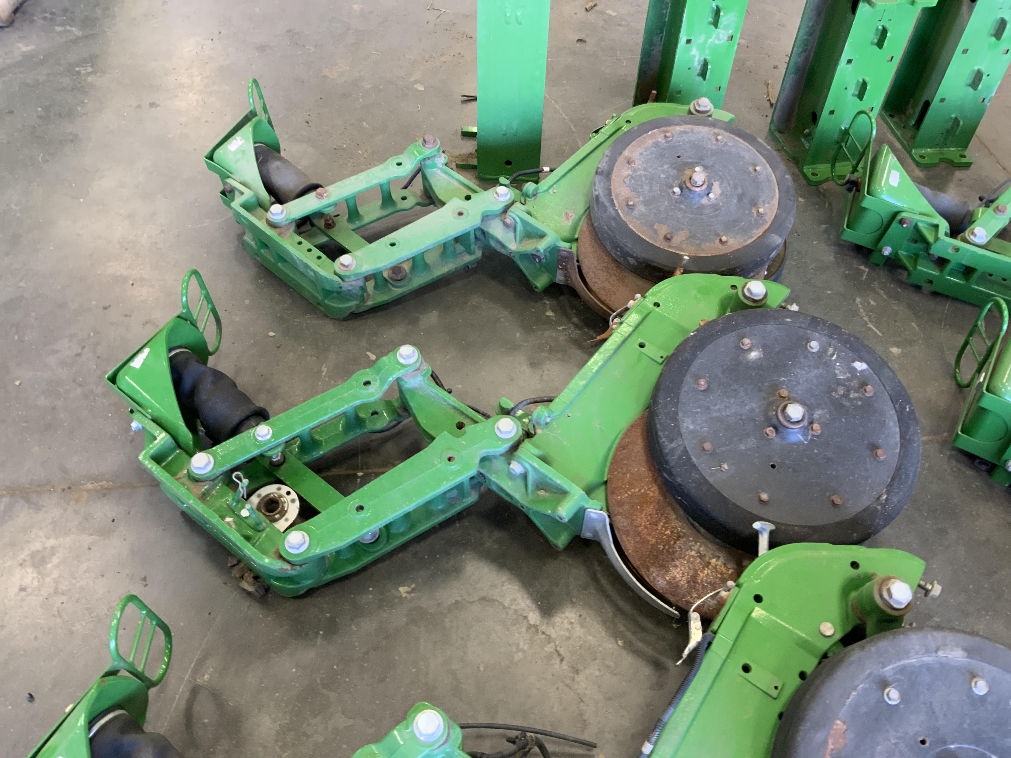 John Deere Twin Row Me5 Planter Units Bigiron Auctions