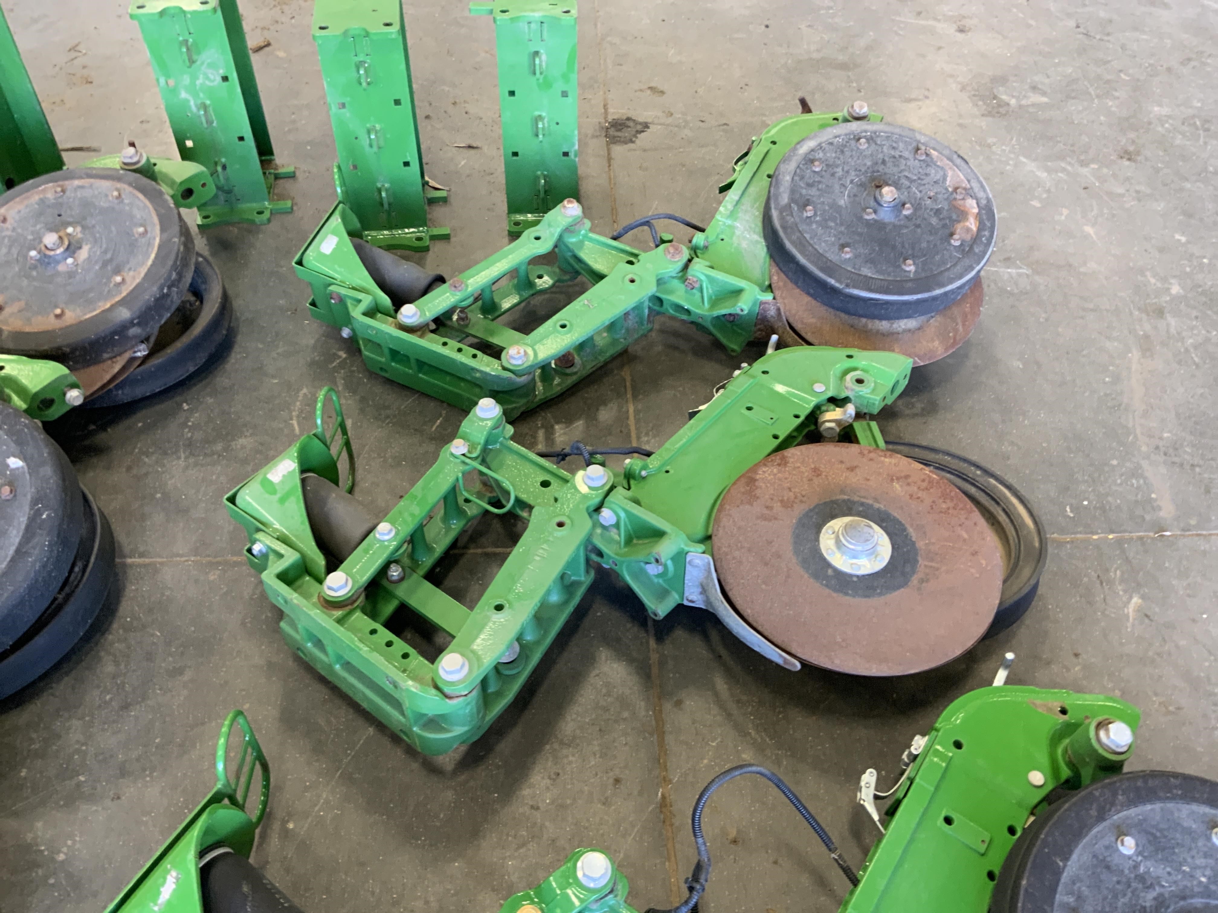 John Deere Twin Row Me5 Planter Units Bigiron Auctions