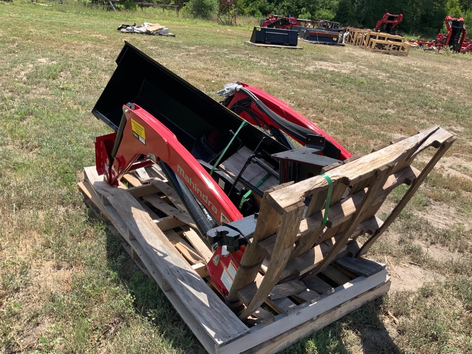 Mahindra 3650L Loader W/77