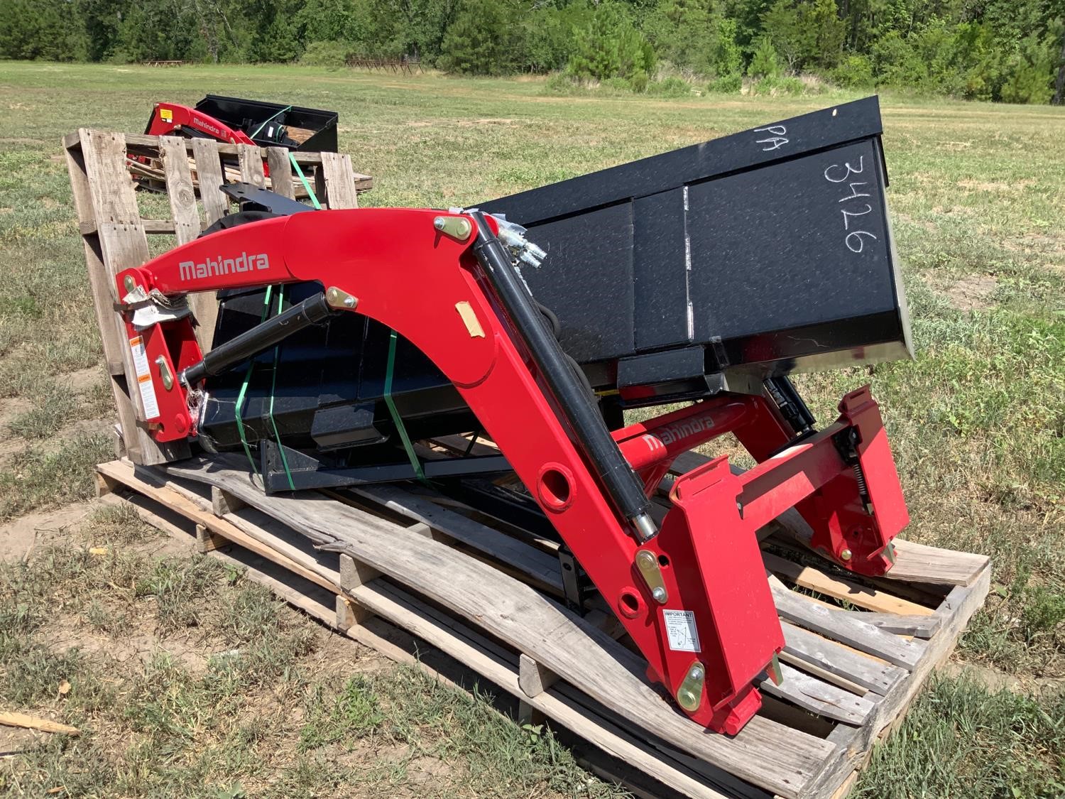 Mahindra 3650L Loader W/77