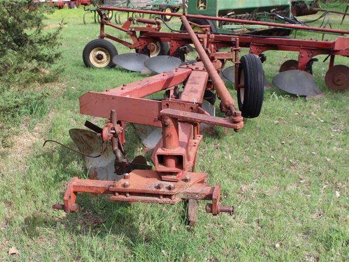 International Harvester 510 Steerable 3-16 Semi Mounted Plow BigIron ...