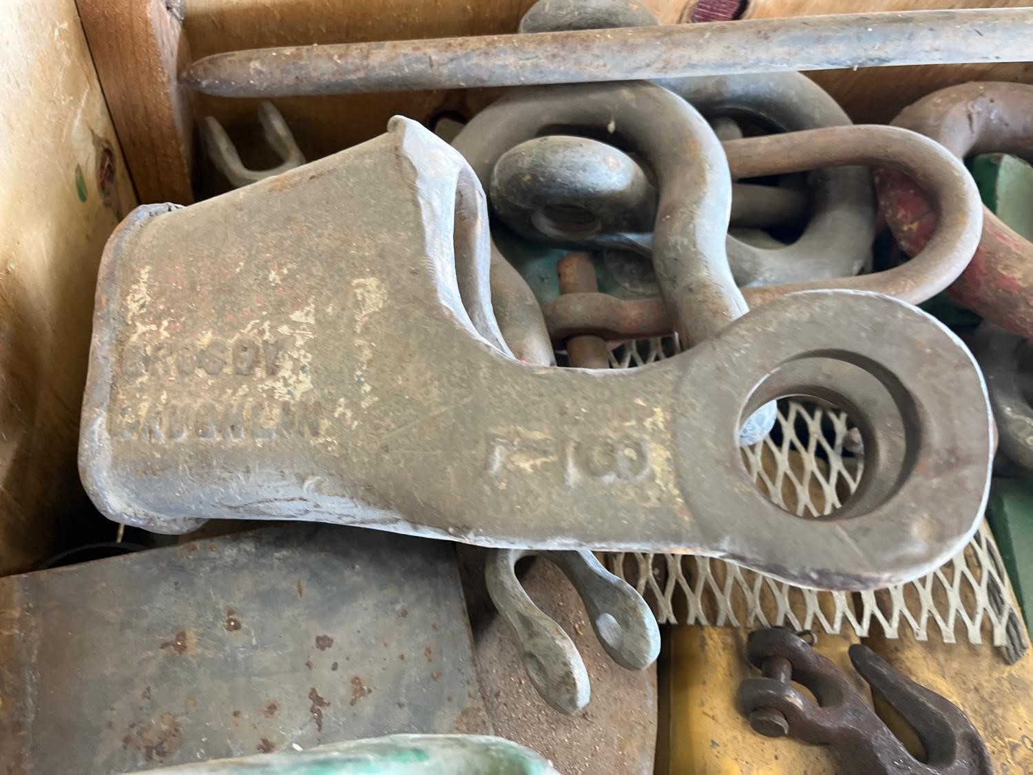 Esco & Caterpillar 1U3352 Bucket Teeth & Shackle Clevis BigIron Auctions