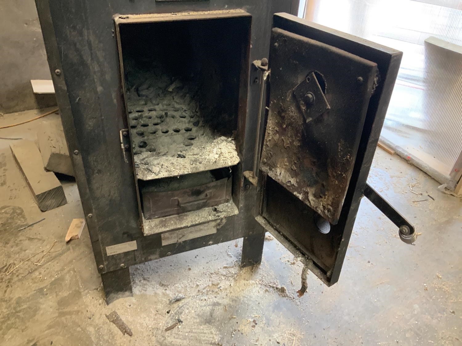 Monarch Wood Burning Stove BigIron Auctions   Monarchwoodburningstove 46a1224b26e44f93a80050c0e3329fc3 