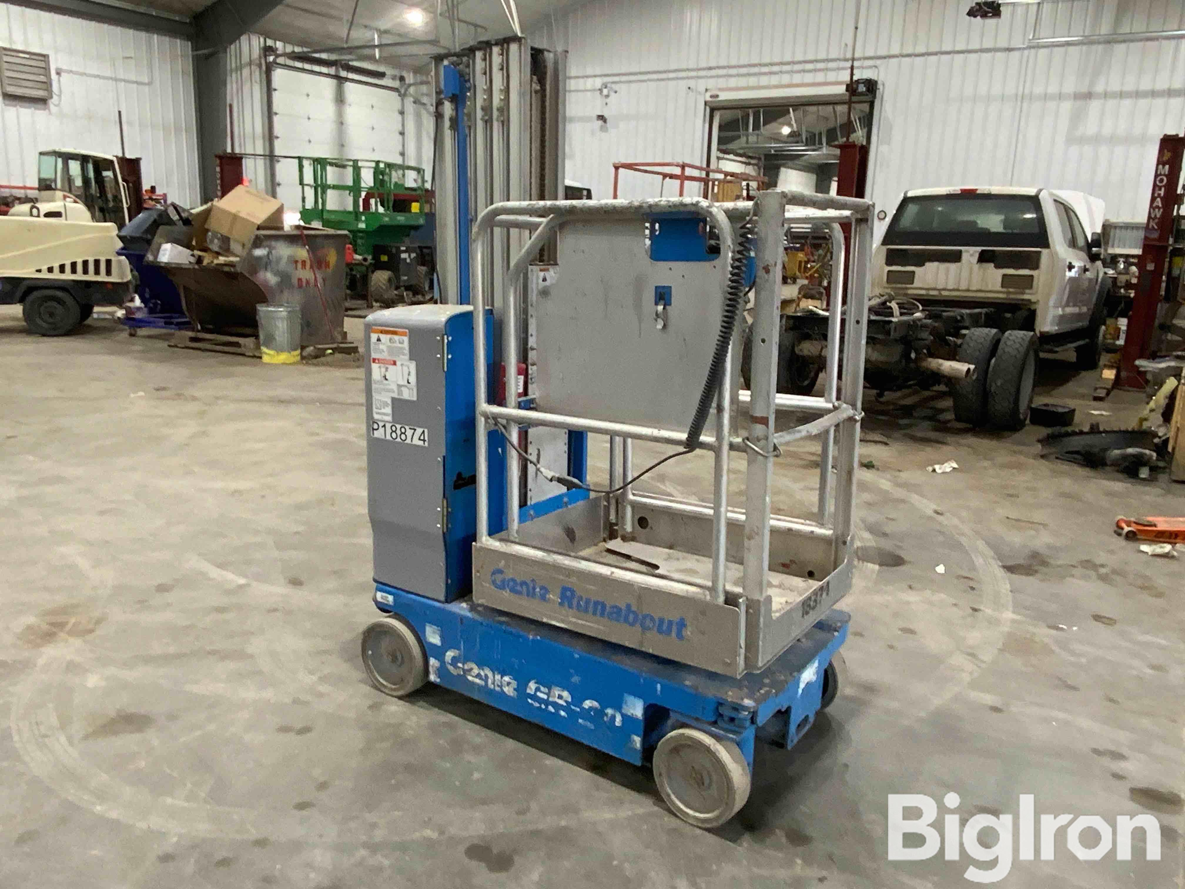 2016 Genie Runabout GR20 Electric Self-Propelled Vertical Manlift ...