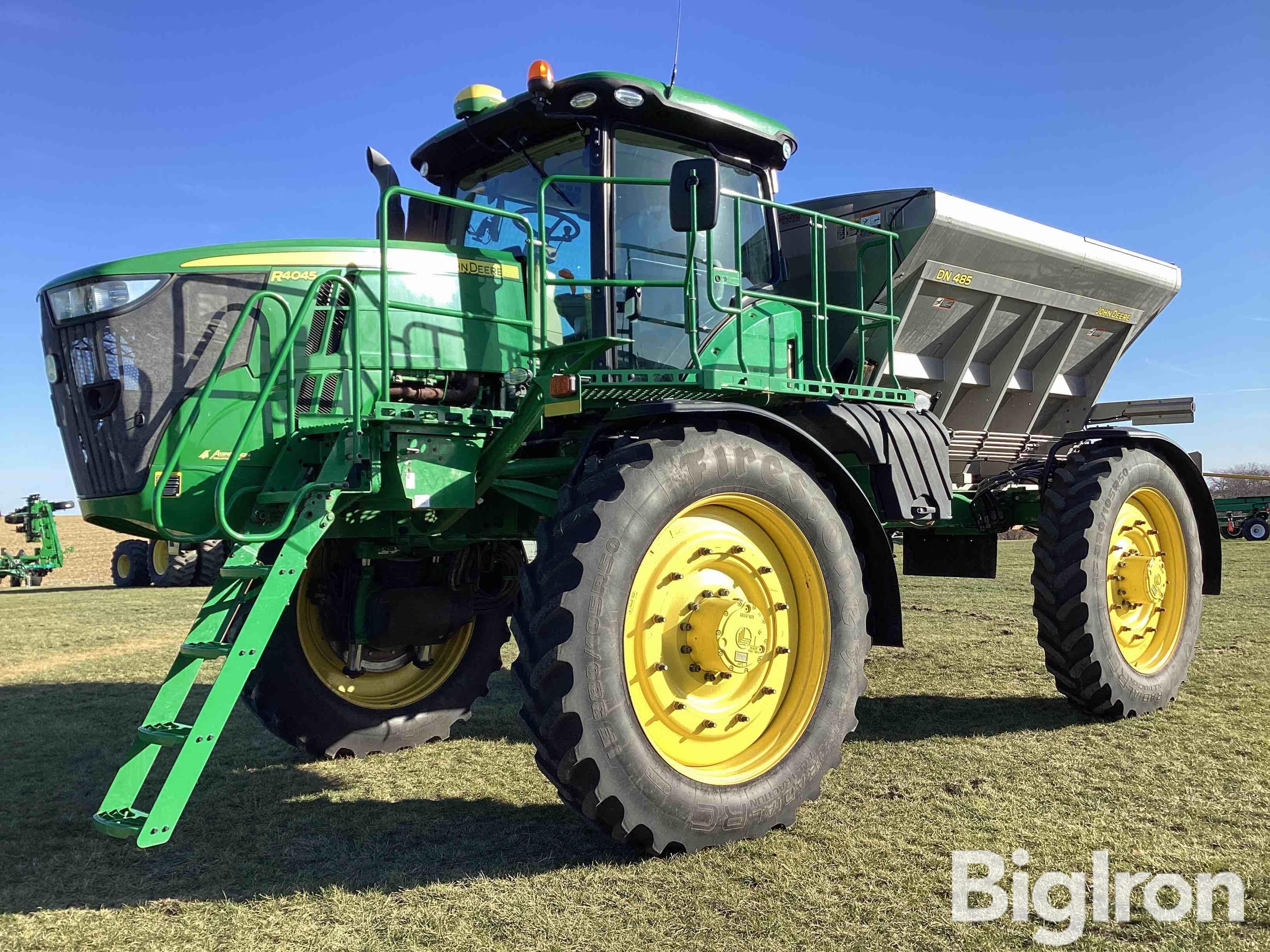 John deere cheap fertilizer spreader tractor