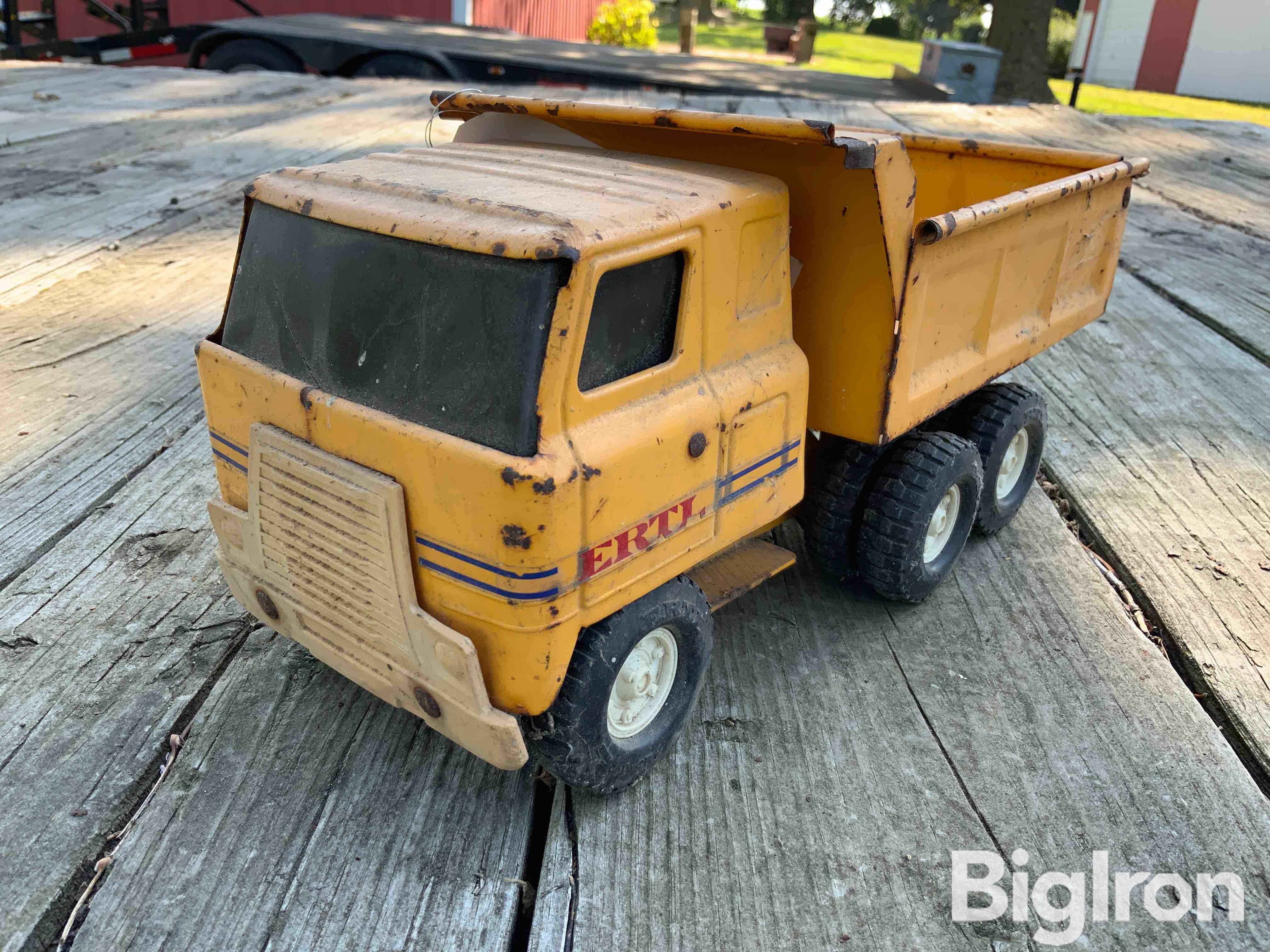 Ertl transtar hot sale dump truck