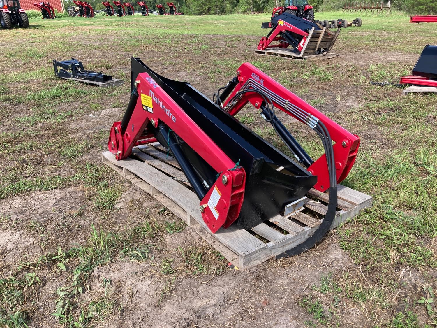 Mahindra 4550-4L Loader W/72