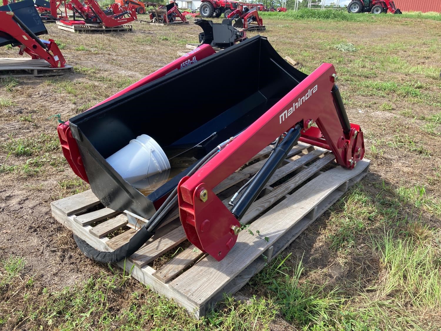 Mahindra 4550-4L Loader W/72