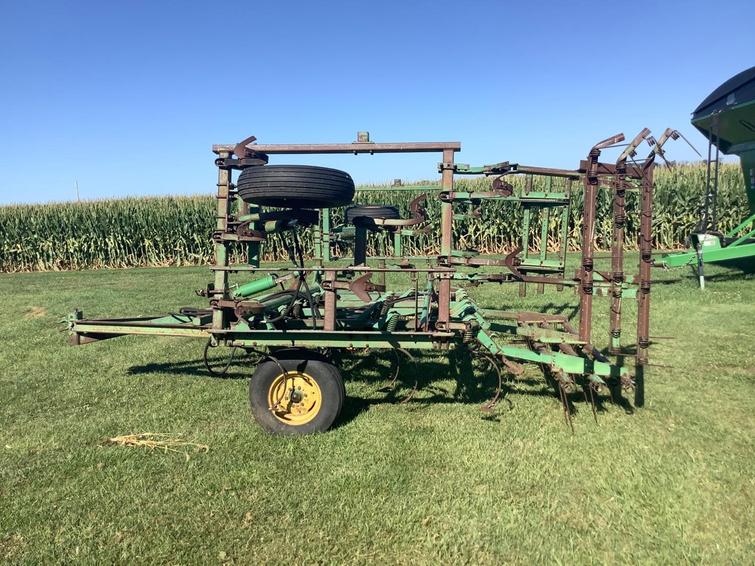 John Deere 1000 Field Cultivator Bigiron Auctions