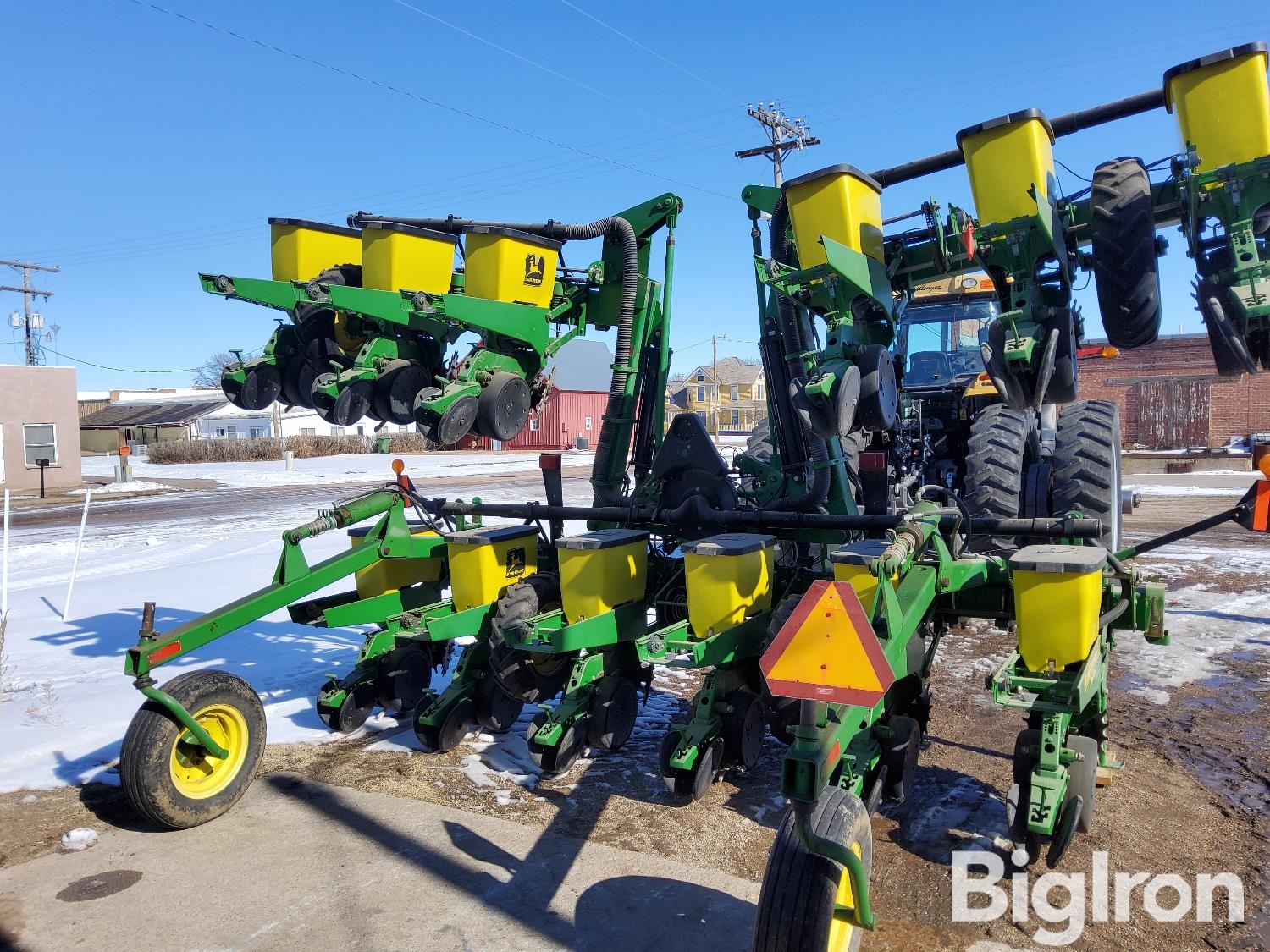 John Deere 1720 12r30 Stack Fold Planter Bigiron Auctions 2859