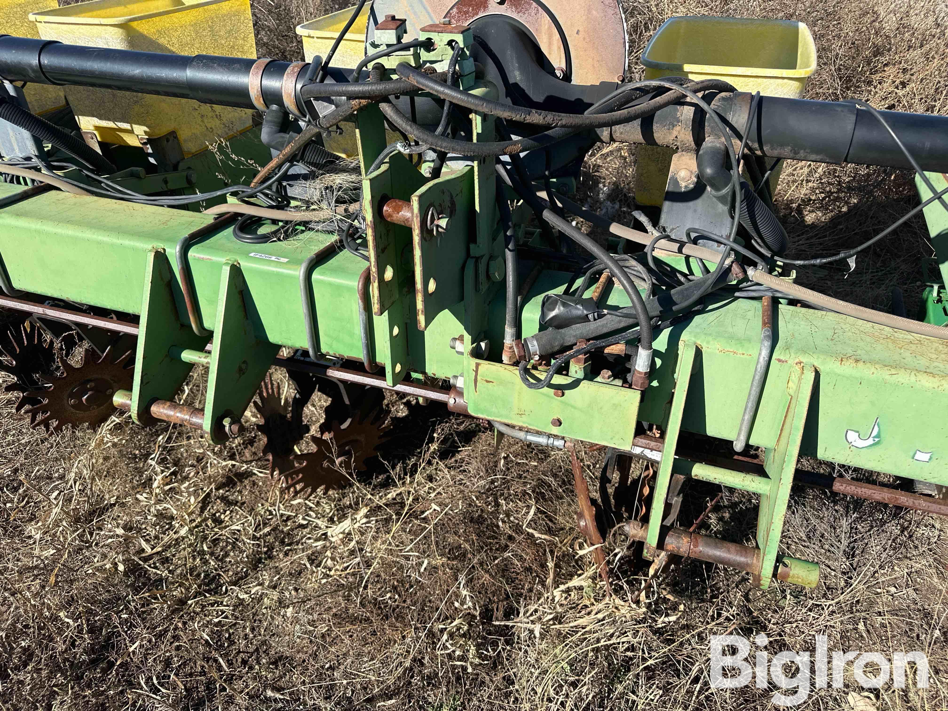 John Deere 7300 Maxemerge 2 8r30 Planter Bigiron Auctions 5586