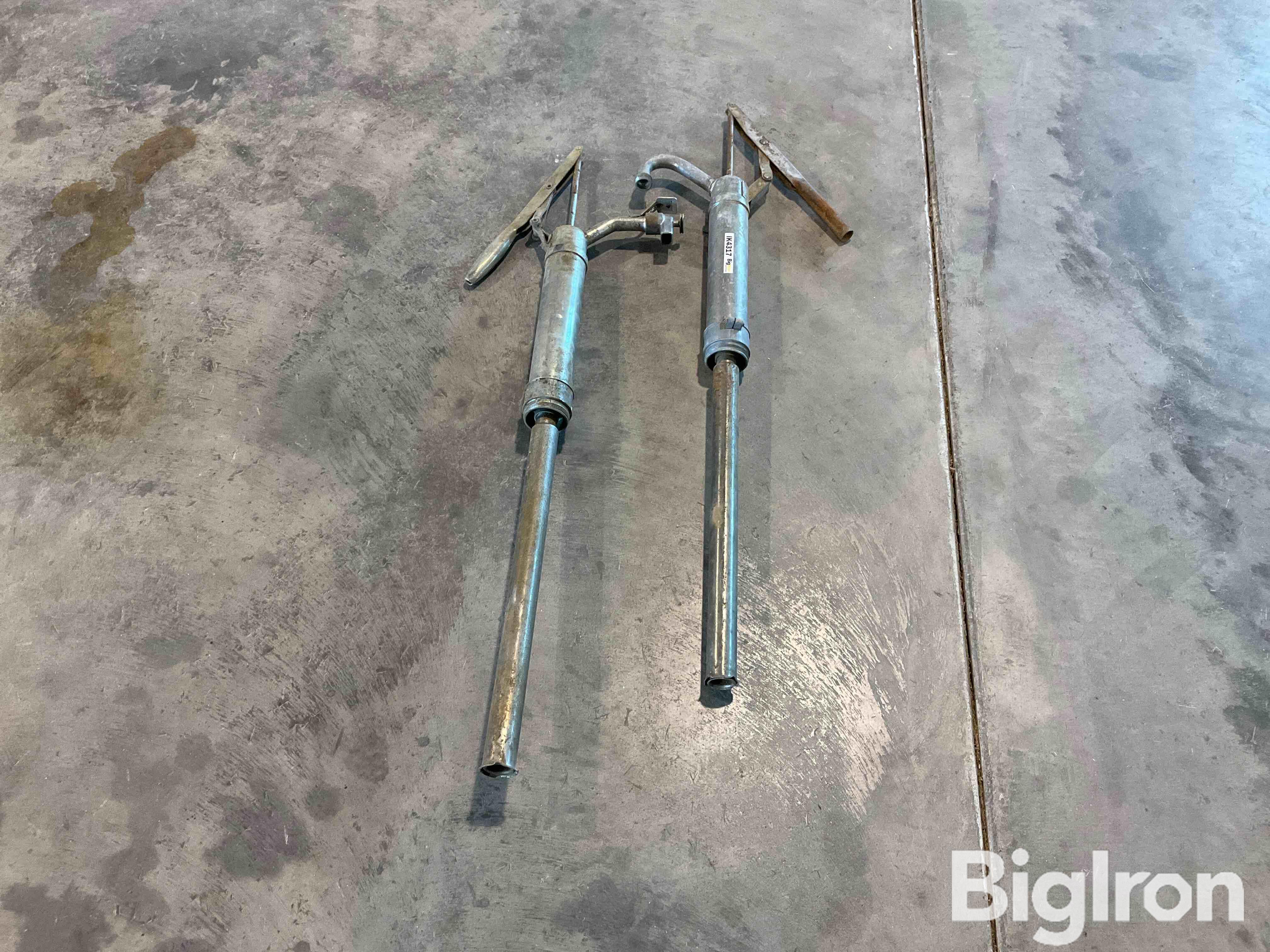 Oil Drum Hand Pumps BigIron Auctions   Noname 35228 1cdc2f47748b4fb9b7eeacd8b86fe269 