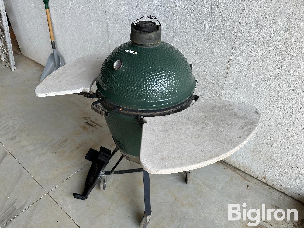 Big Green Egg Charcoal Grill BigIron Auctions   Noname 28345 762de327c0c84ffab26a11fe68152ad4 