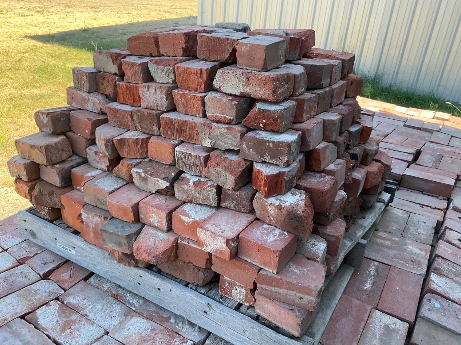 Red Landscape Bricks BigIron Auctions   Noname 21228 3431fbe145a049d492aefddf8294b4d4 