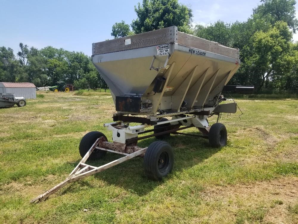 New Leader L3020 G4 Fertilizer Spreader BigIron Auctions