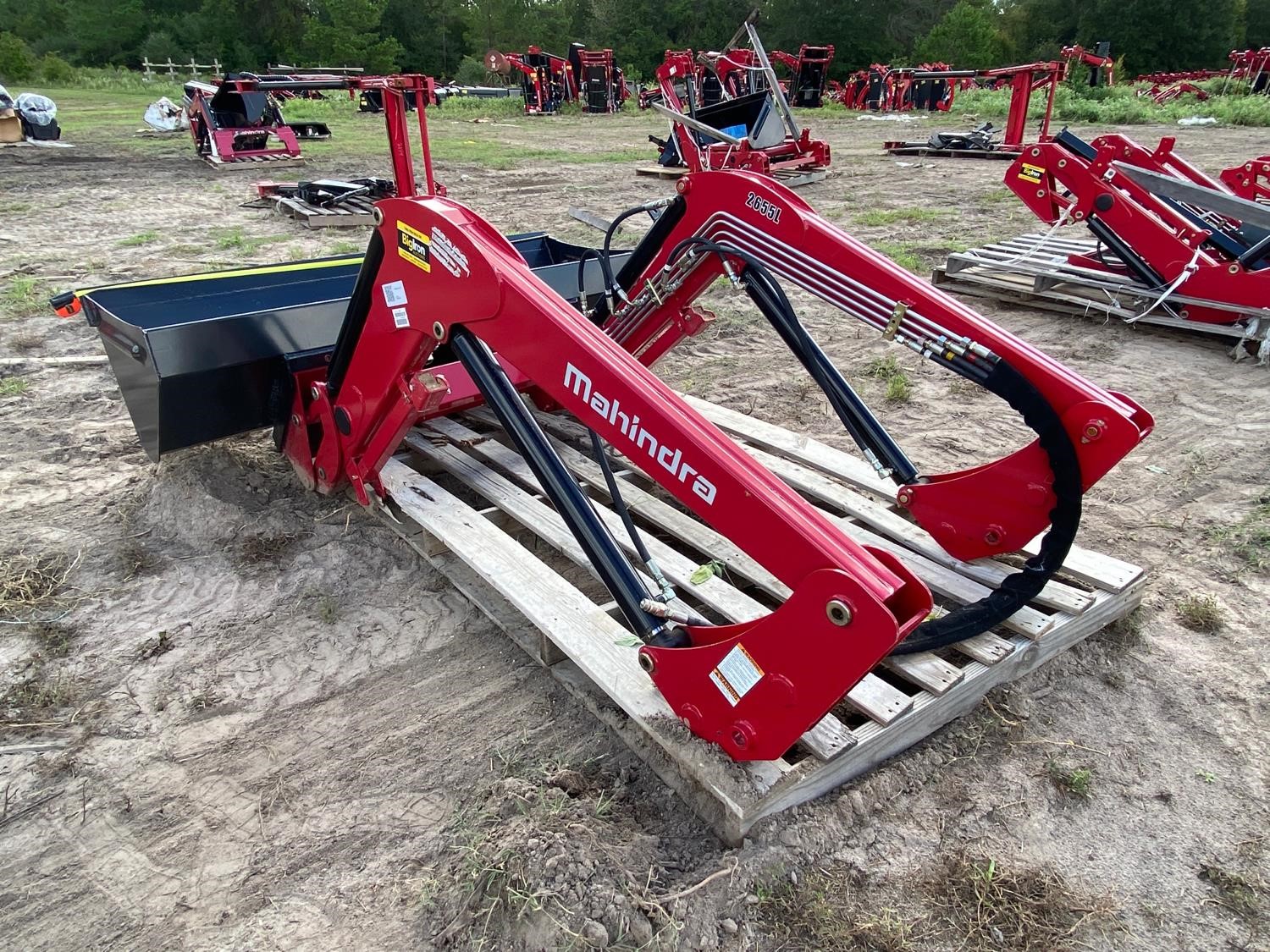 Mahindra 2655L Loader W/73