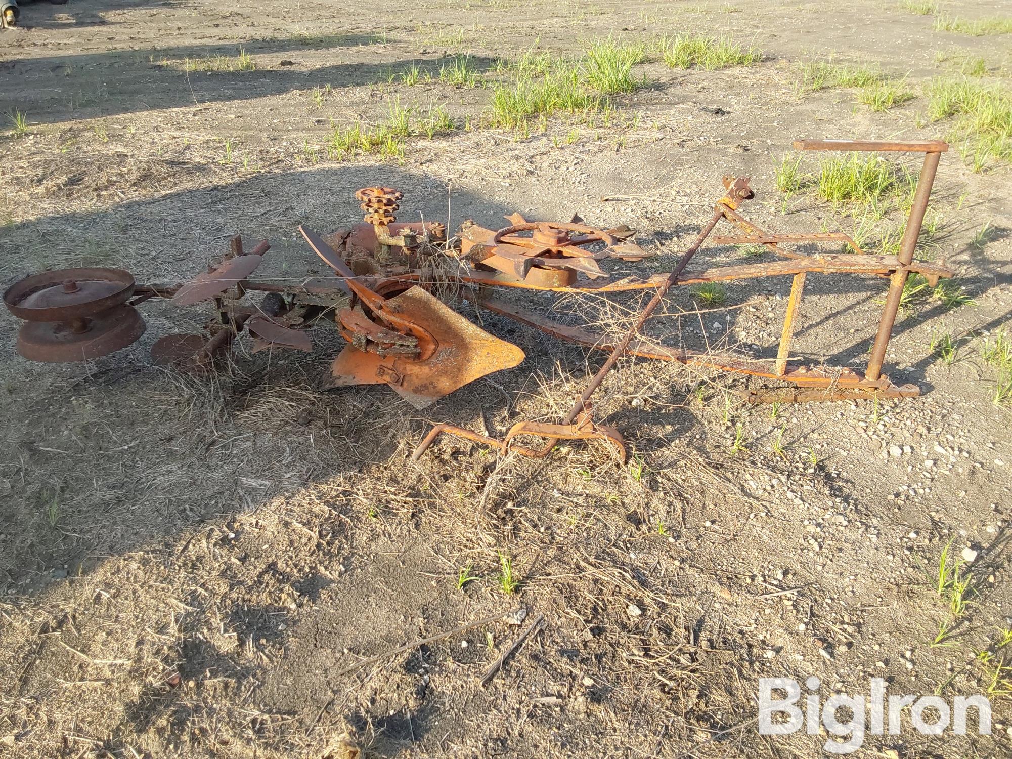 Allis-Chalmers Rear Mounted 1-Row Lister Planter BigIron Auctions