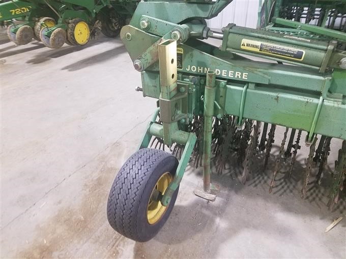 John Deere John Deere 400 Hydraulic Flat Fold 32' Rotary Hoe BigIron ...