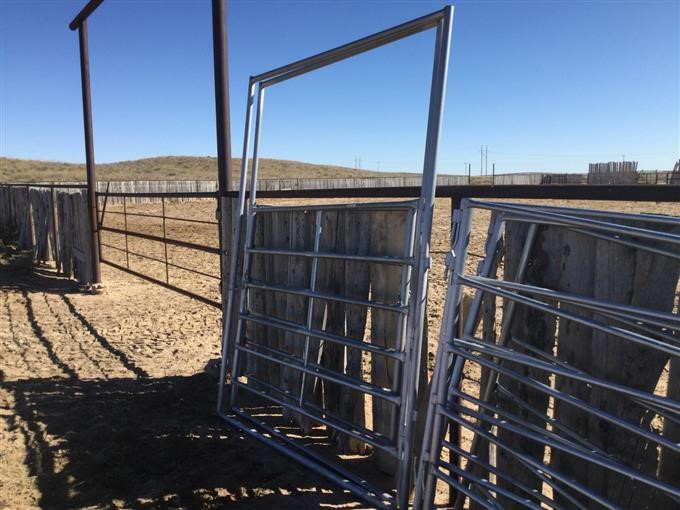 30 Aluminum Livestock Panels & 2 Gates BigIron Auctions