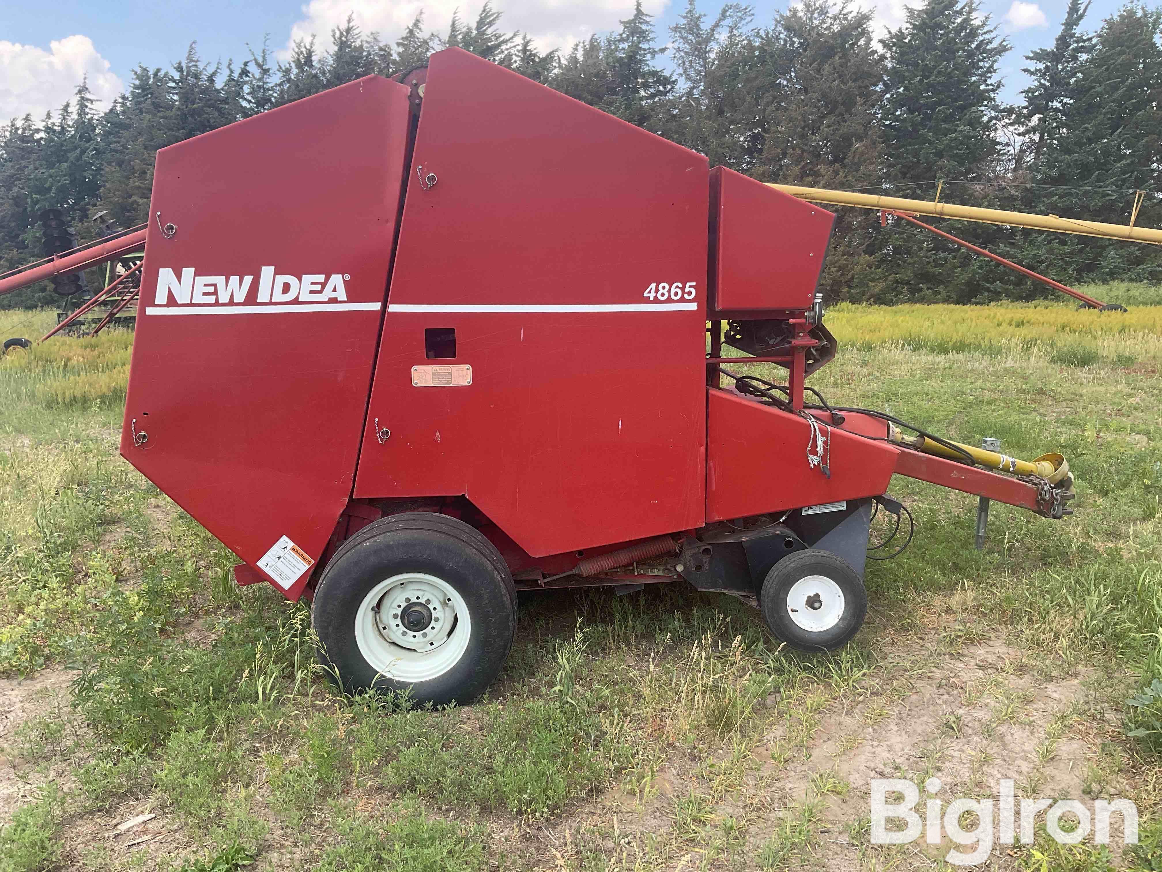 New Idea 4865 Round Baler BigIron Auctions   Newidea4865roundbaler 6 0d5c57b595be4f289c644d766a16b987 