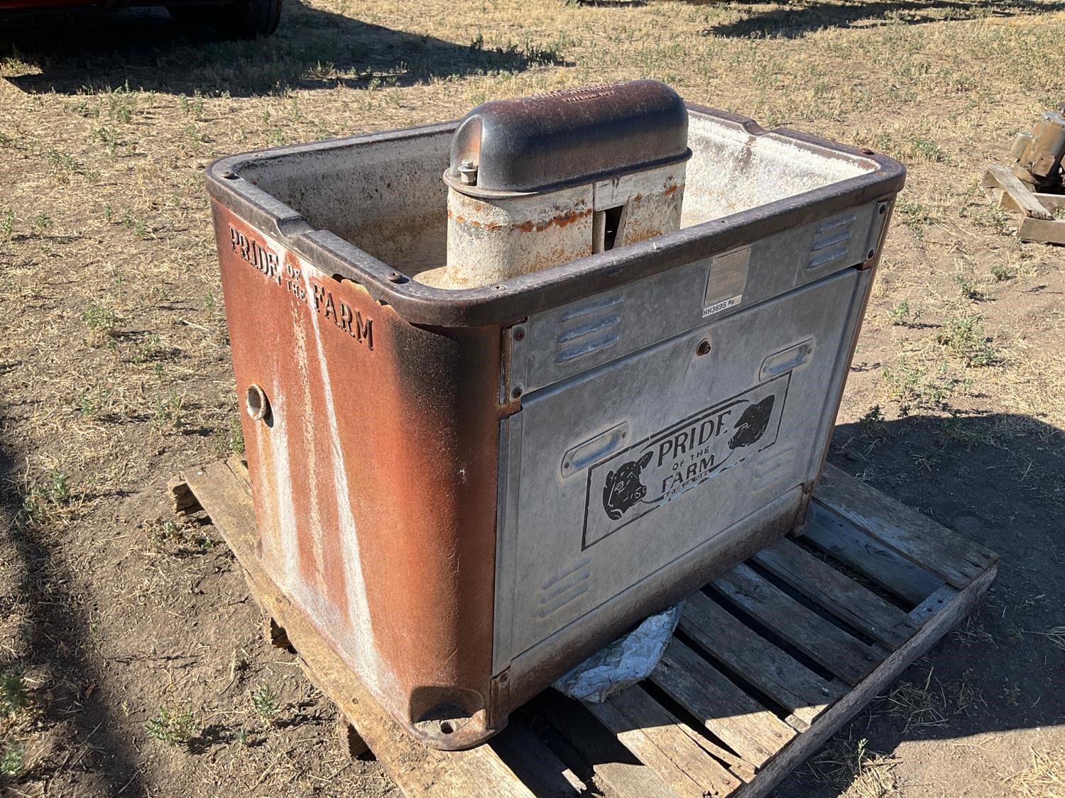 Pride of the Farm® 50 Gallon Open Trough Tank - MJE Livestock Equipment