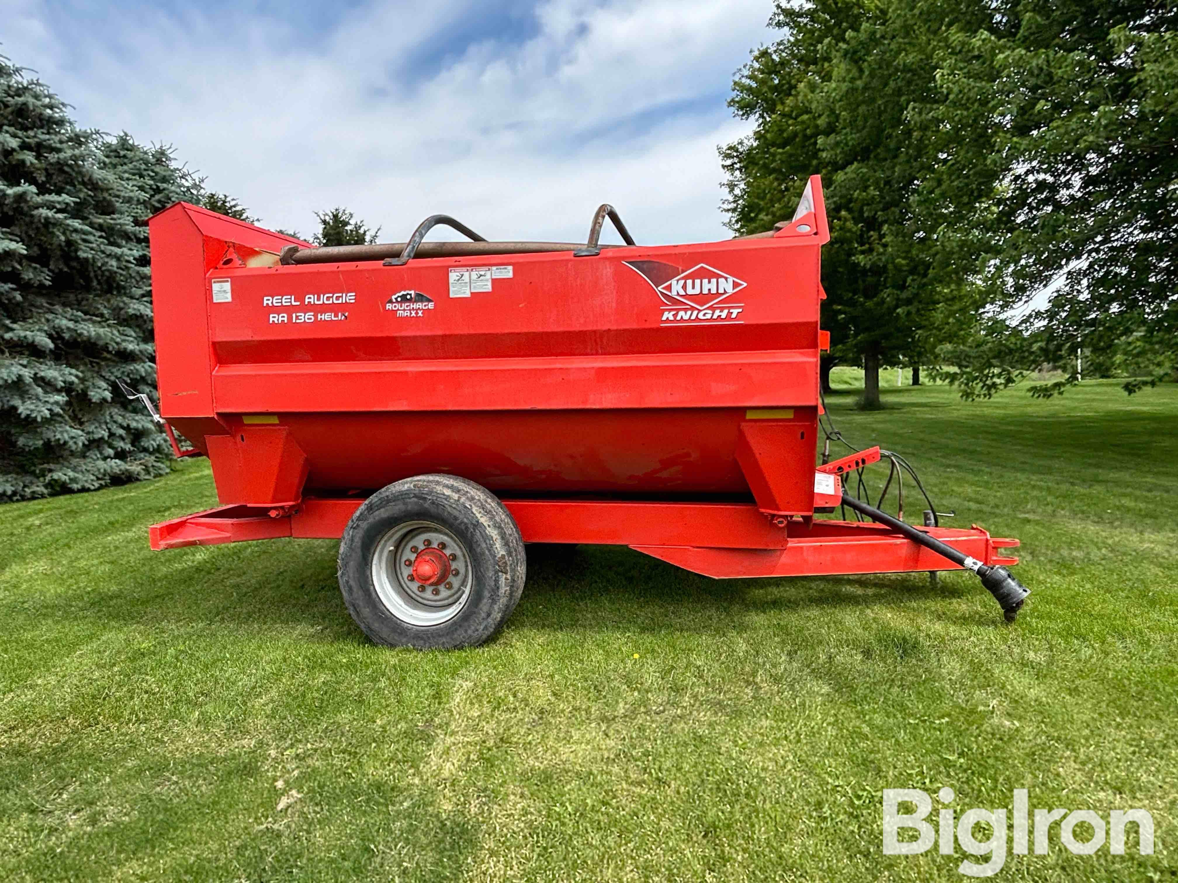 KUHN Knight RA136 Helix Reel Auggie Mixer Feed Wagon BigIron Auctions