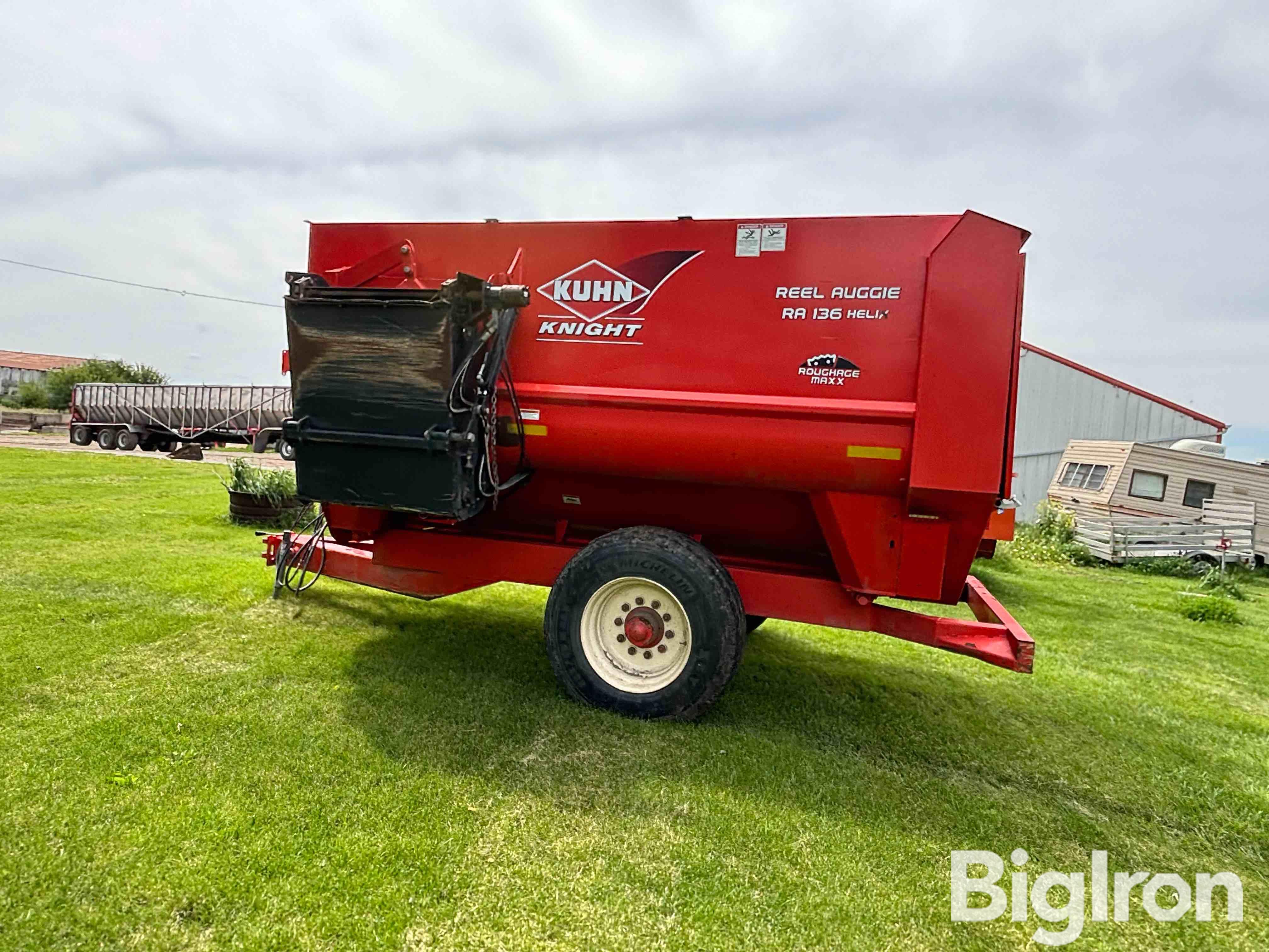 Kuhn Knight Ra Helix Reel Auggie Mixer Feed Wagon Bigiron Auctions