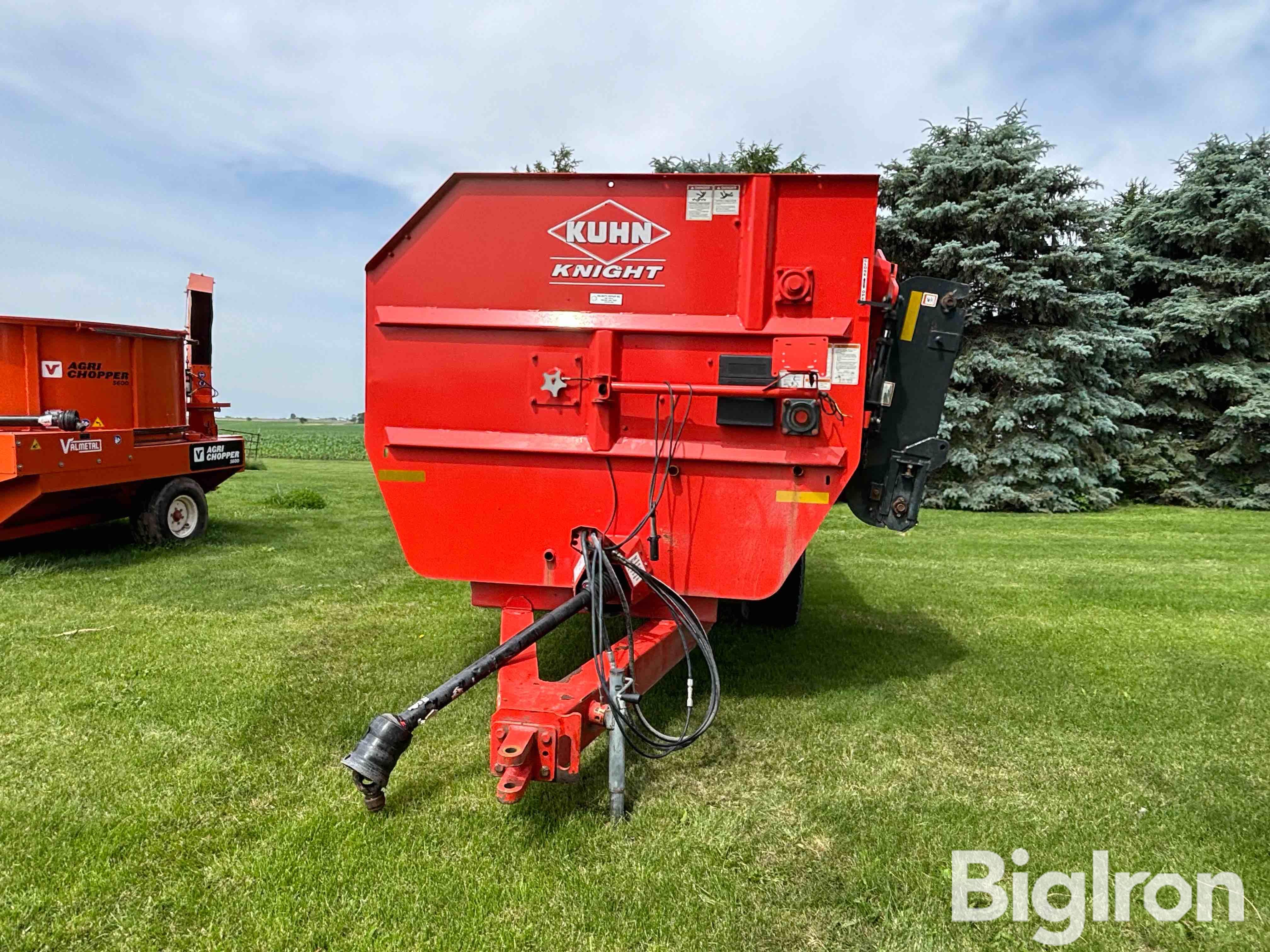 KUHN Knight RA136 Helix Reel Auggie Mixer Feed Wagon BigIron Auctions