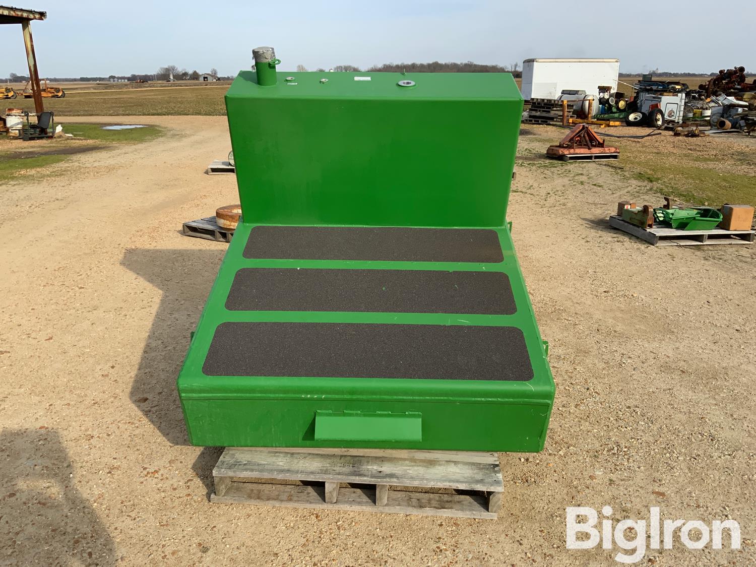 John Deere S680690 330 Gal Combine Fuel Tank Bigiron Auctions 2586