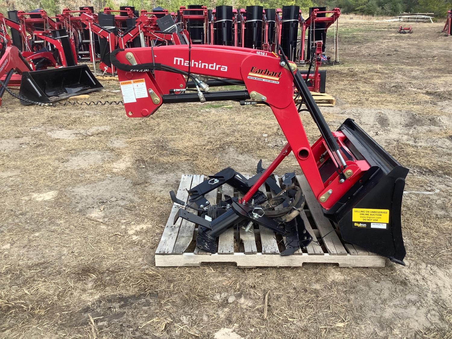 Mahindra 1626L Loader W/64