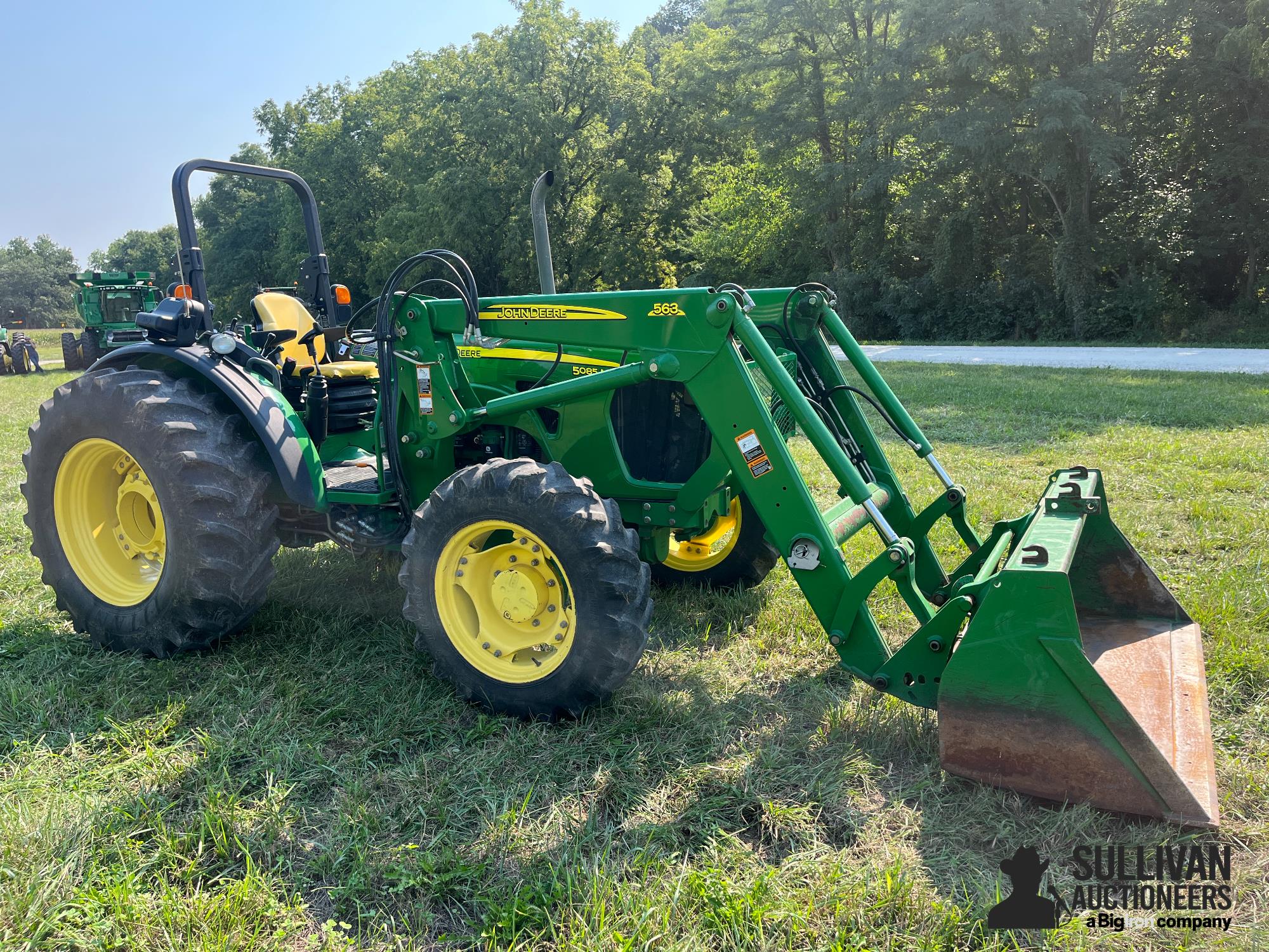 2009 John Deere 5085m Mfwd Tractor Wloader Bigiron Auctions 0065