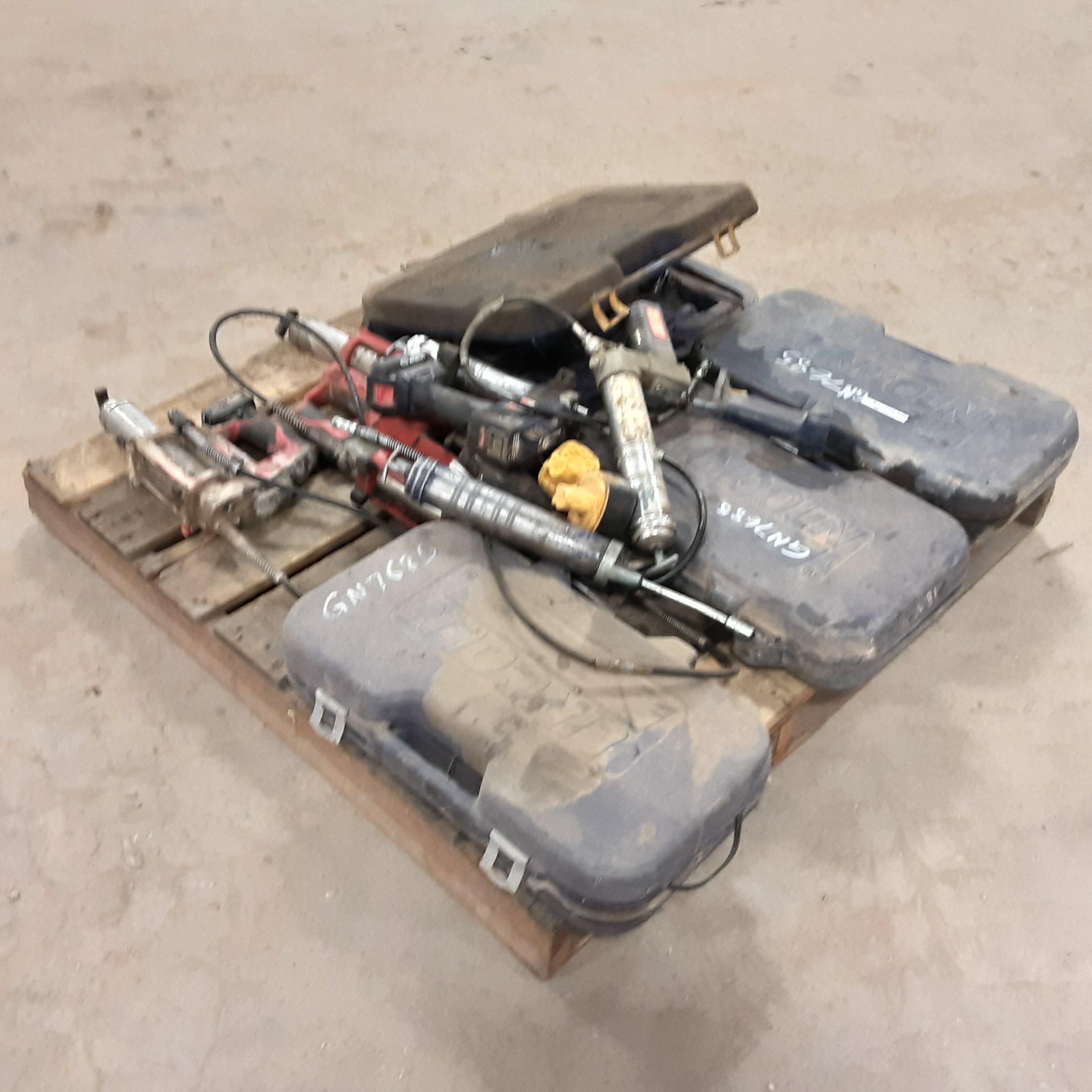 Lincoln Industrial Battery Powered Grease Guns Bigiron Auctions 9737