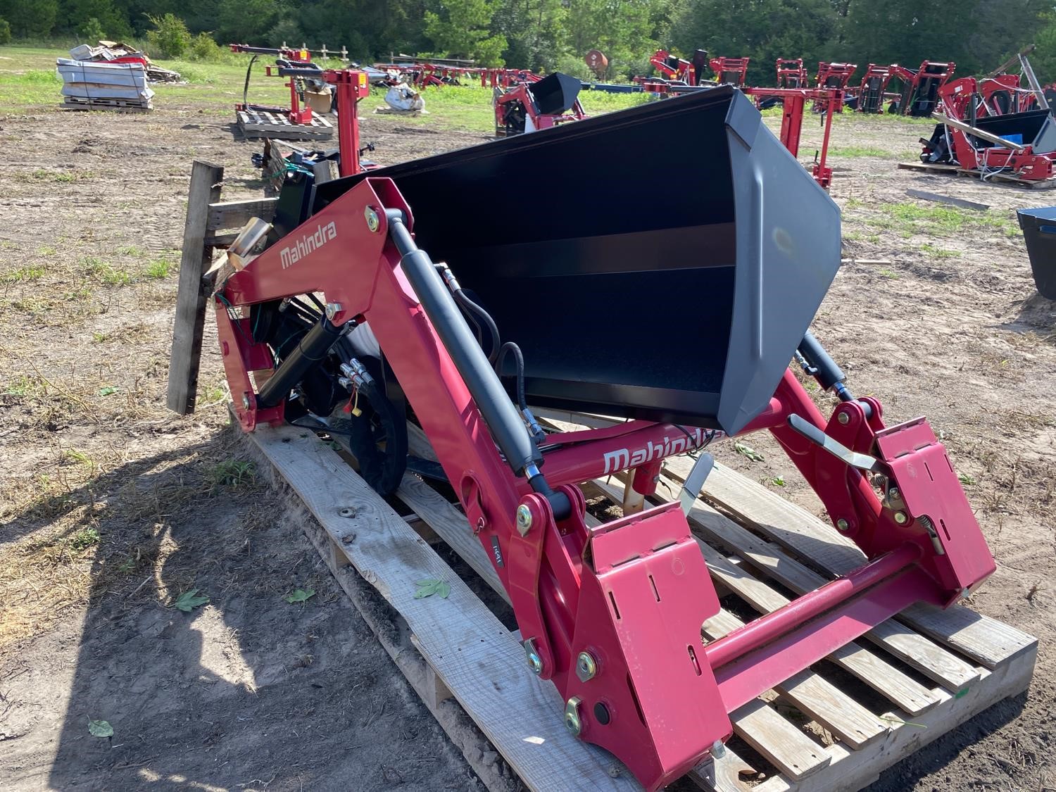 Mahindra 4550-4L Loader W/72