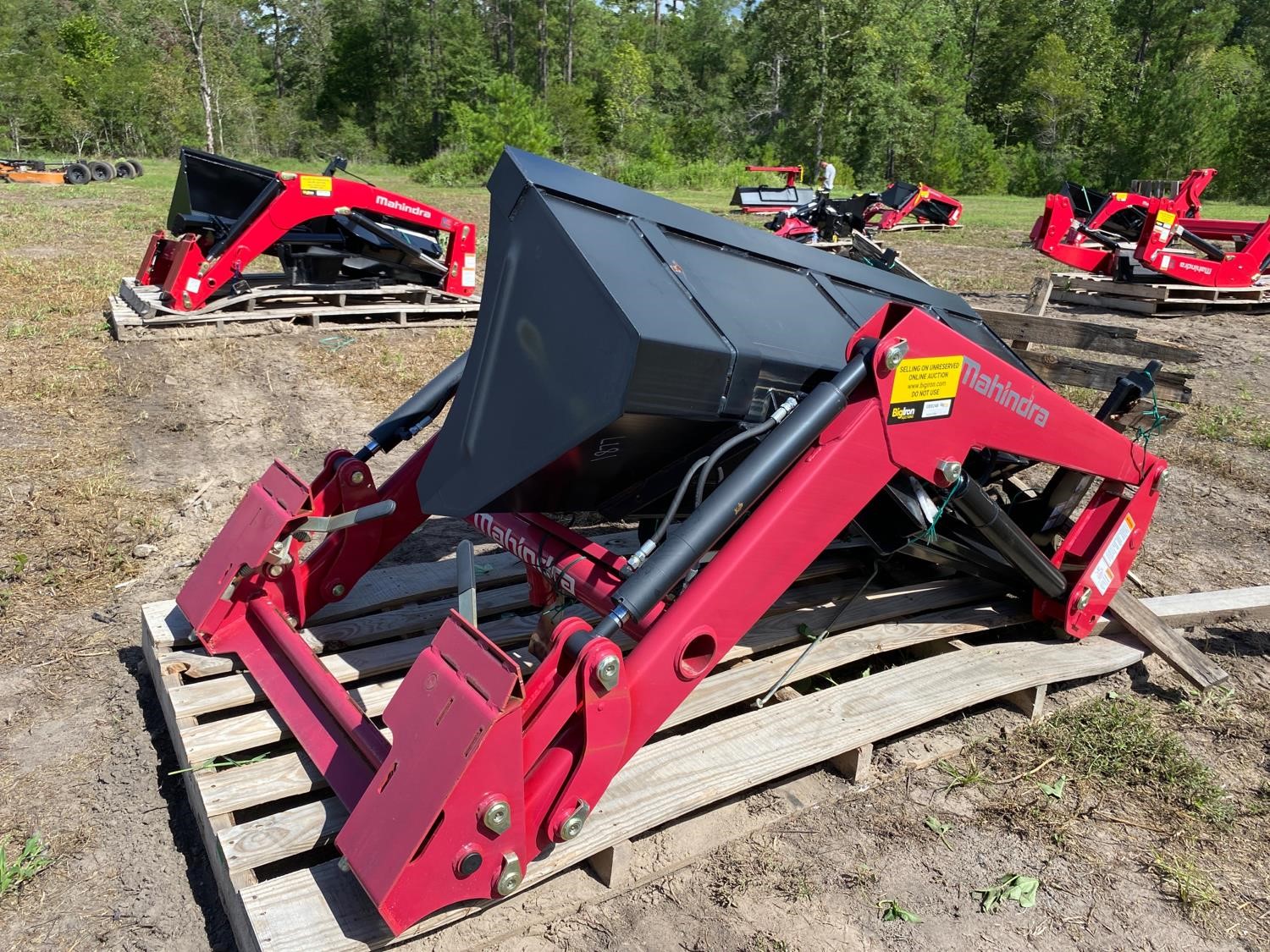 Mahindra 4550-4L Loader W/72