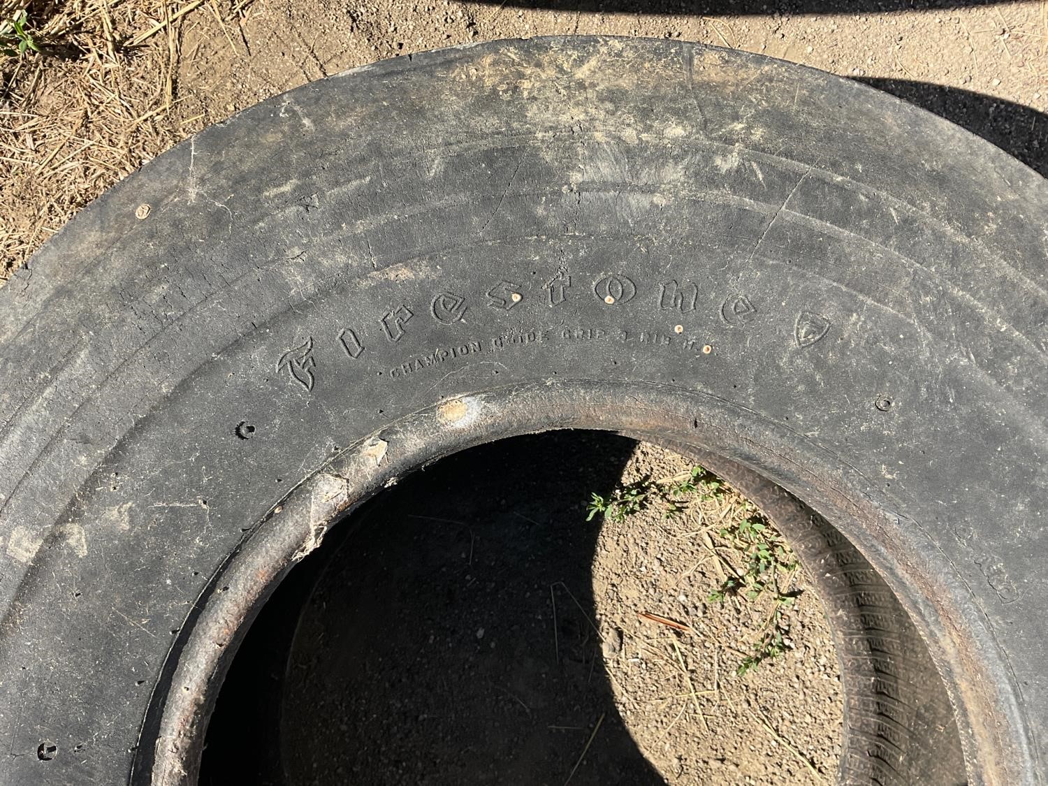 10-00-16-tractor-front-tires-bigiron-auctions