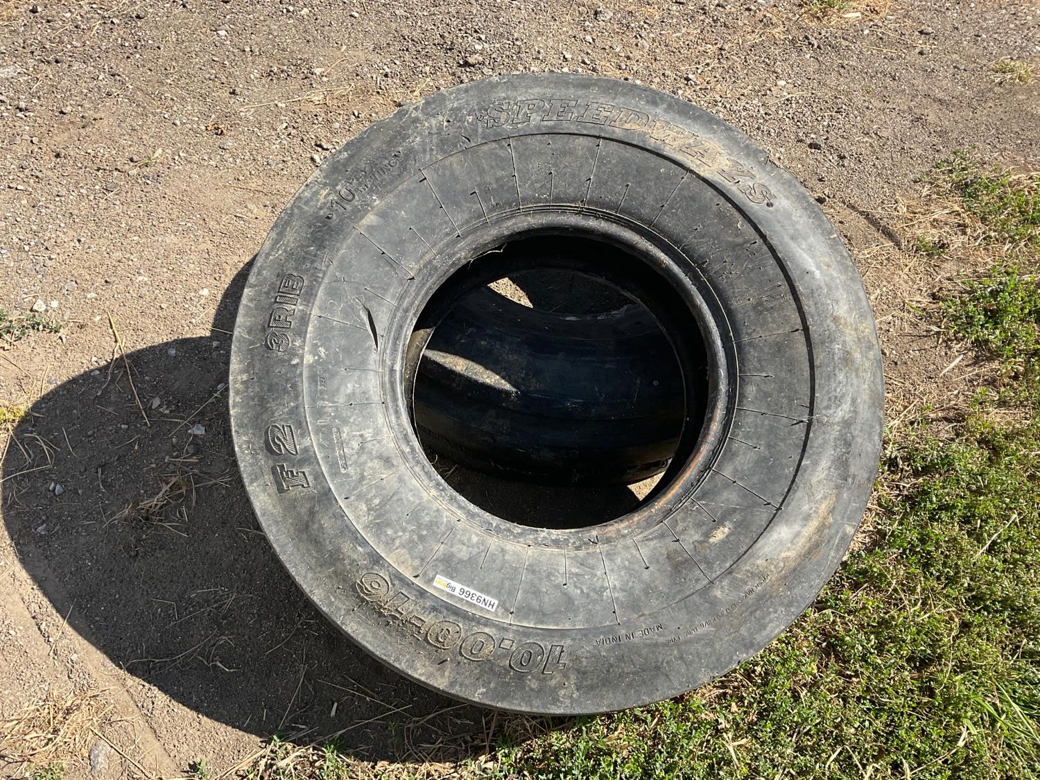 10-00-16-tractor-front-tires-bigiron-auctions