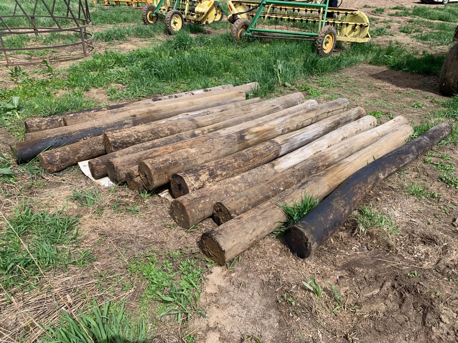 Wood Posts BigIron Auctions   Woodenposts 35 5bb3dde0108740719c031e6e15dd3499 