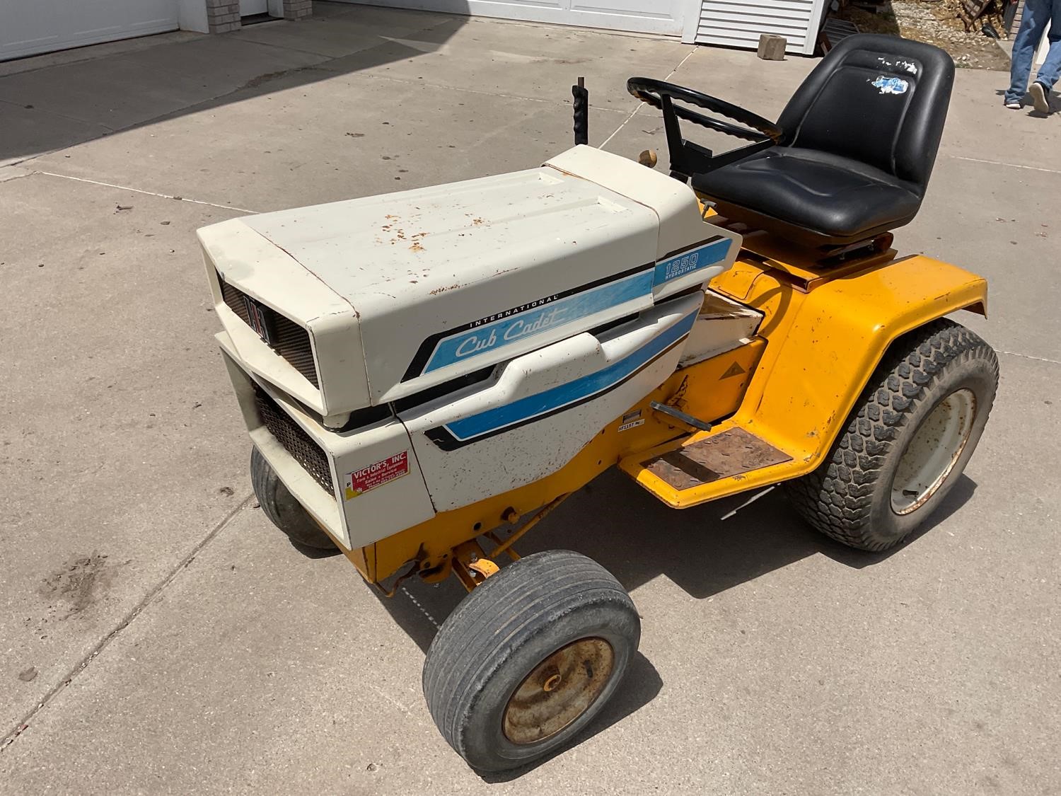 International Cub Cadet 1250 Hydrostatic Lawn Garden Tractor